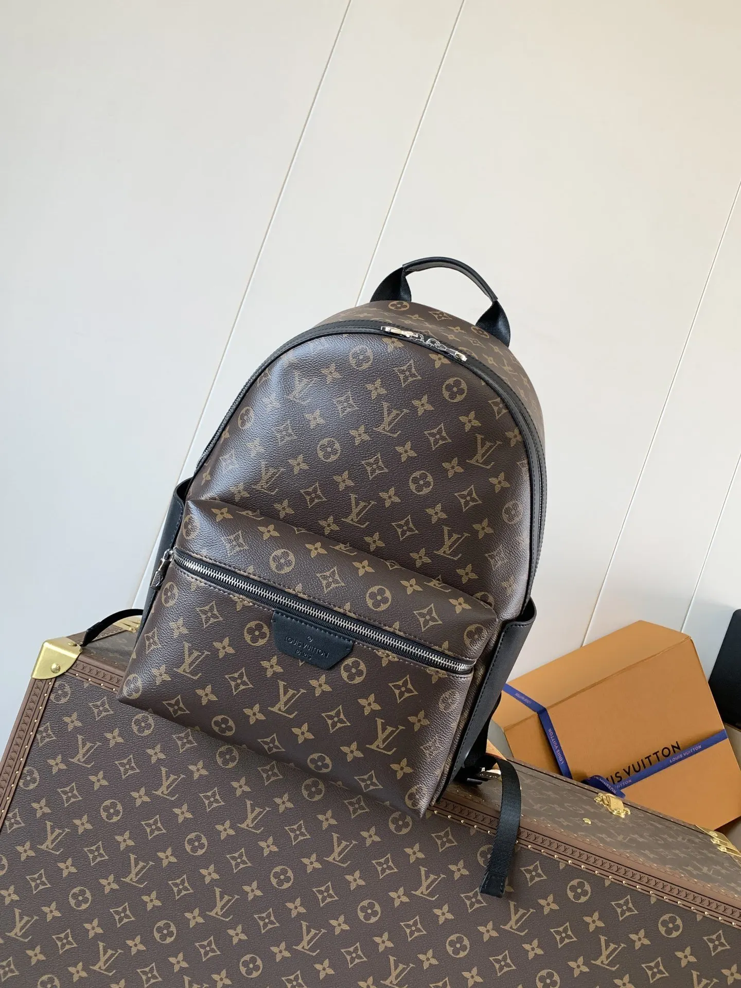 老花 牛皮 外袋 拉链前袋和开口侧袋方便取放物品 内袋确保收納井 雙肩包 实用雙肩款