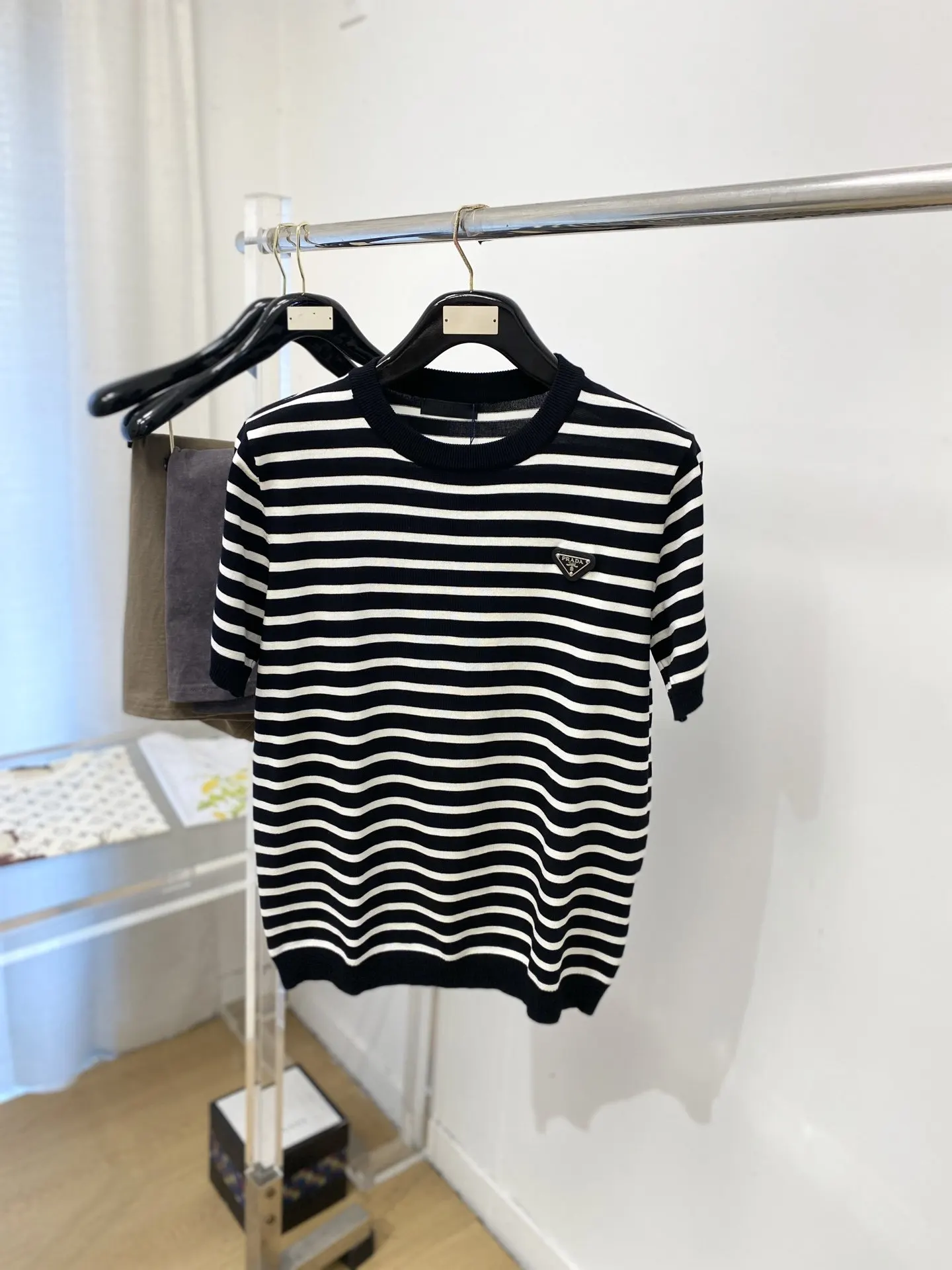 Dior 黑白条纹短袖針織衫 休閒穿搭款