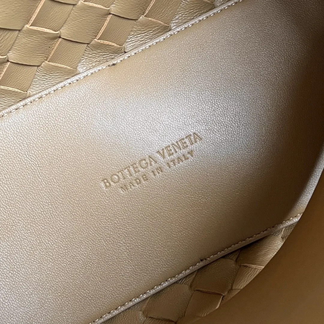 Bottega Veneta 金色 羊皮 斜挎包 轻便斜挎款