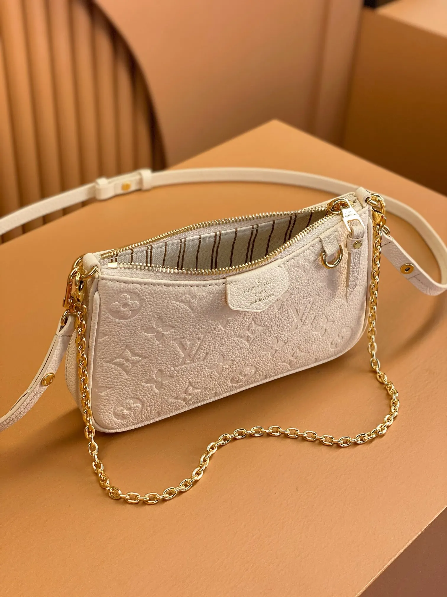 White Shoulder Bag