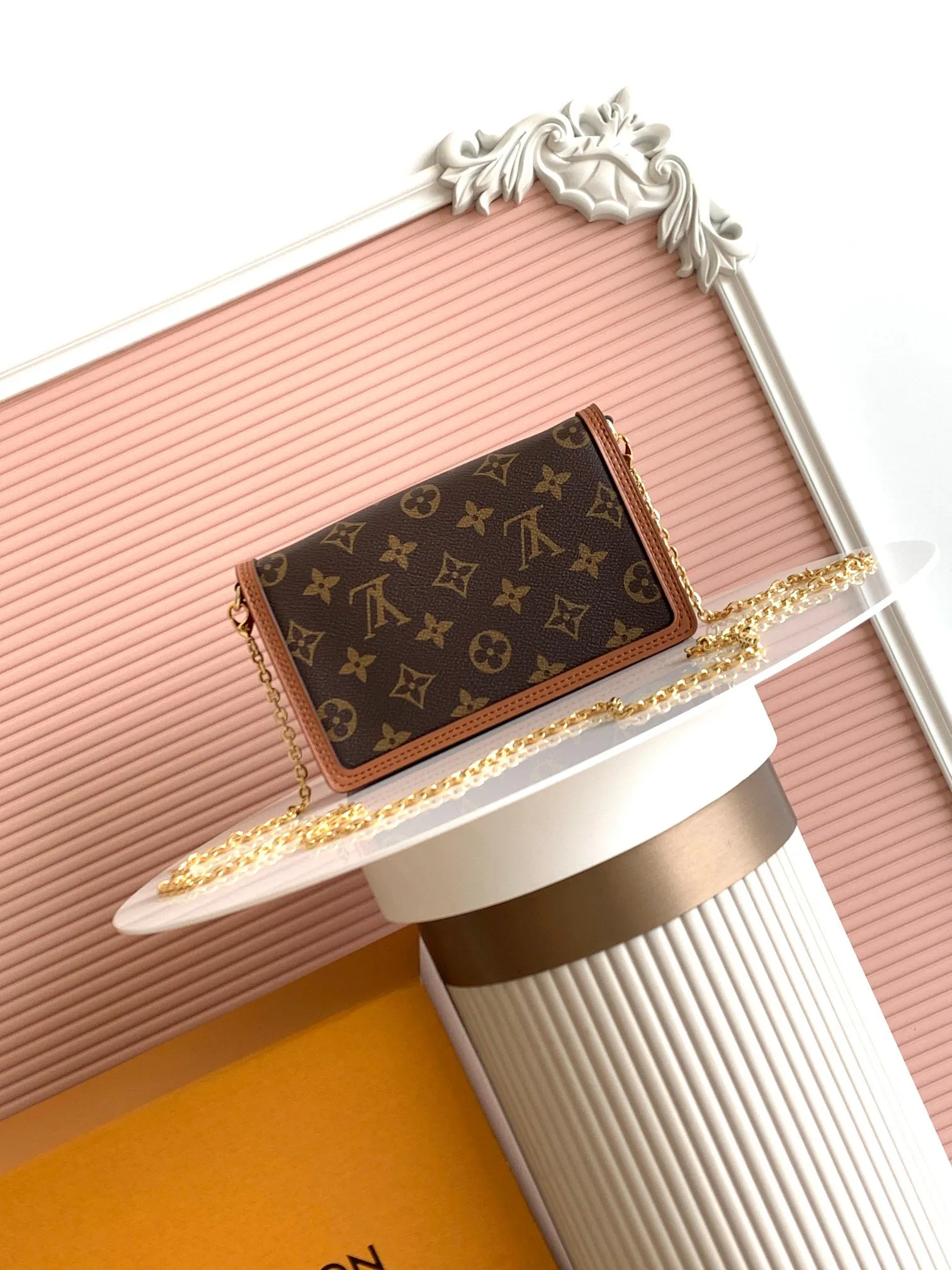 Louis Vuitton Chain Bag Leather