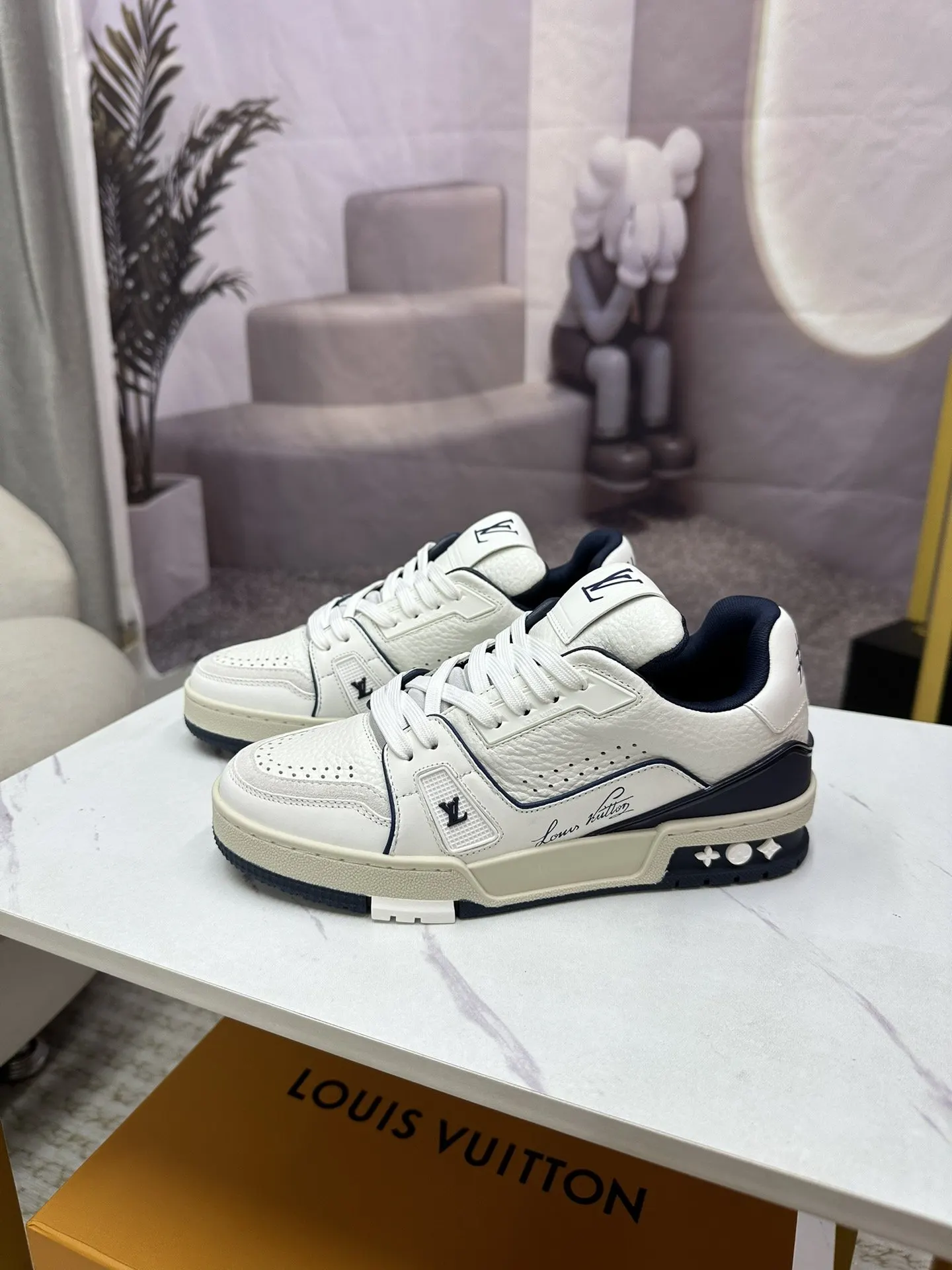 LV Casual Versatile