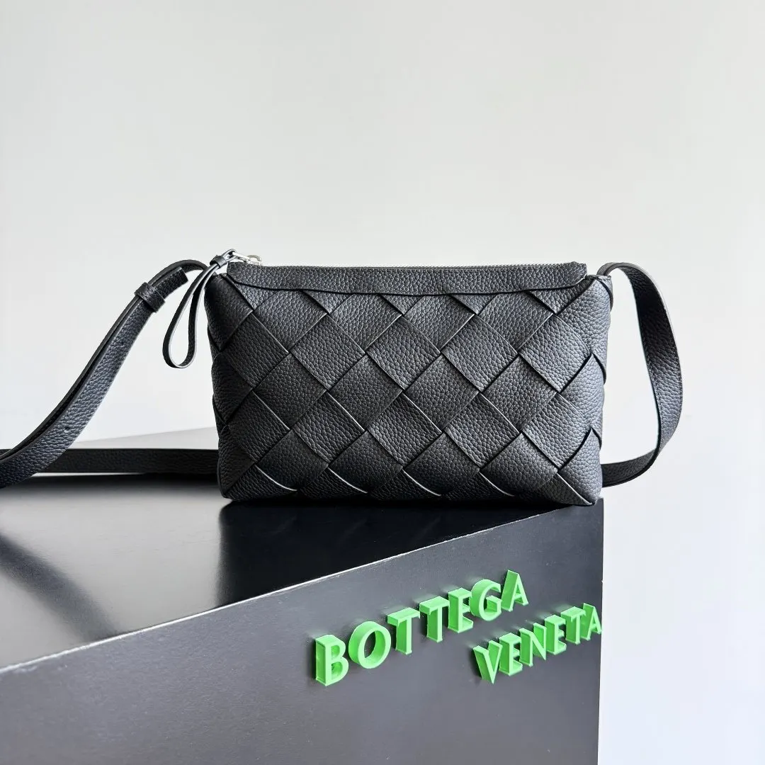 Bottega Veneta 小牛皮 斜挎包 轻便斜挎款