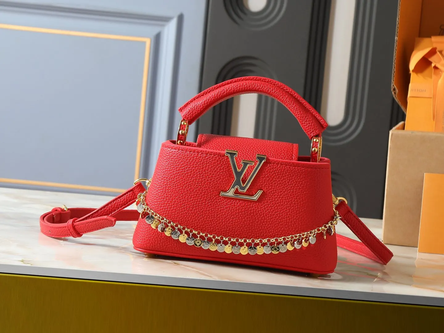 LV Capucines 牛皮 链条包 精致链条款