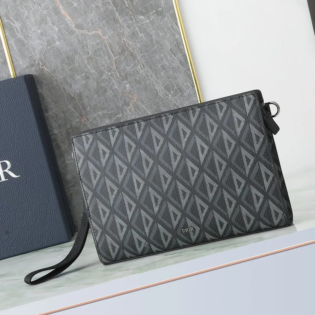 Dior 黑色 牛皮 宽敞的拉链隔层適合收納手机 还设有六个卡槽 手拿包 精致手拿款