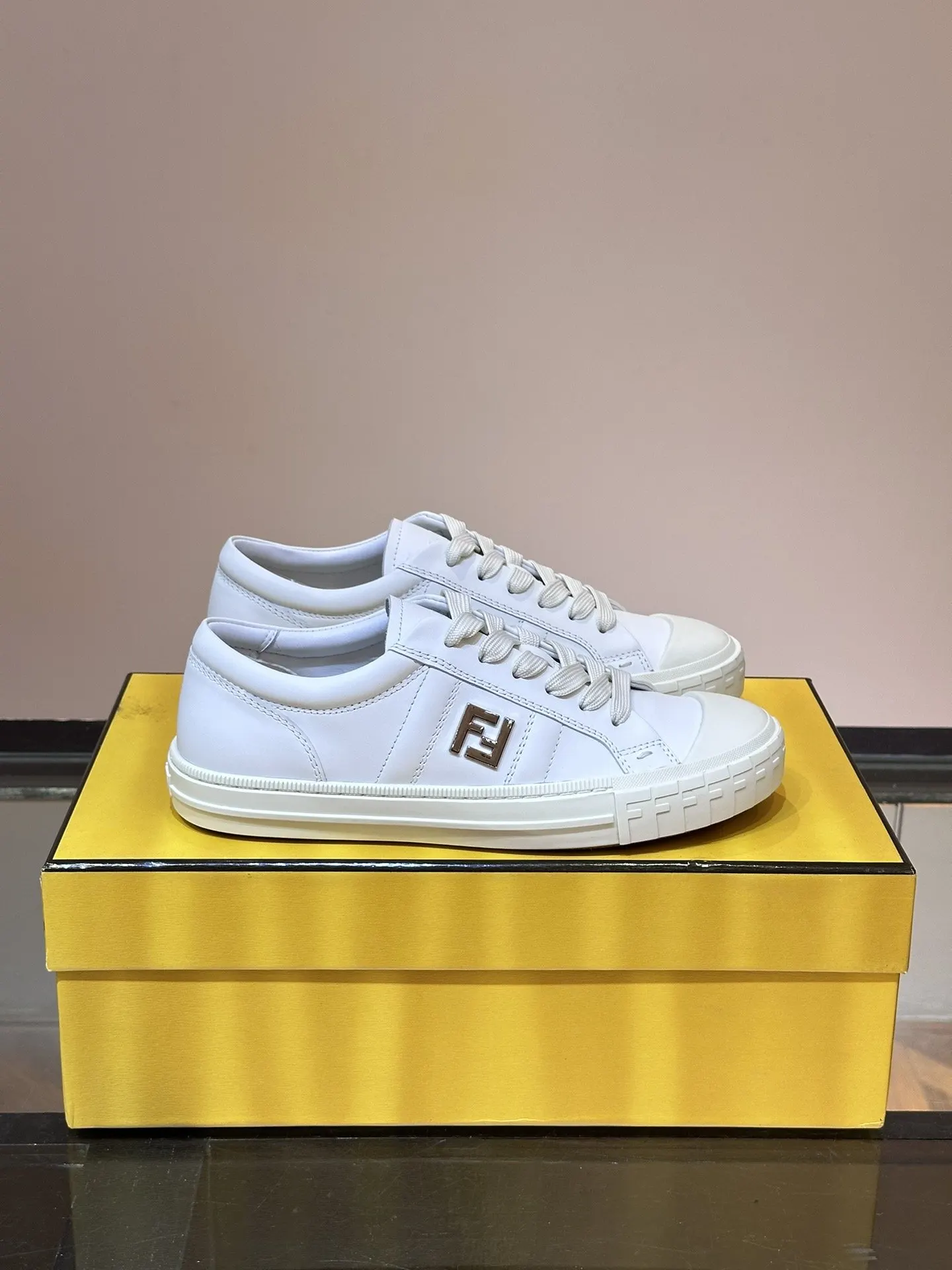 Fendi 運動鞋 休閒百搭款(數字1) Fendi 運動鞋 休閒百搭款(數字1)