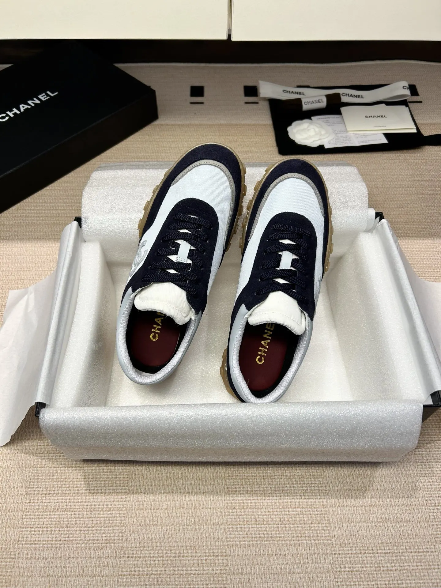 CHANEL 黑白拼色羊皮休閒鞋 双C低幫款