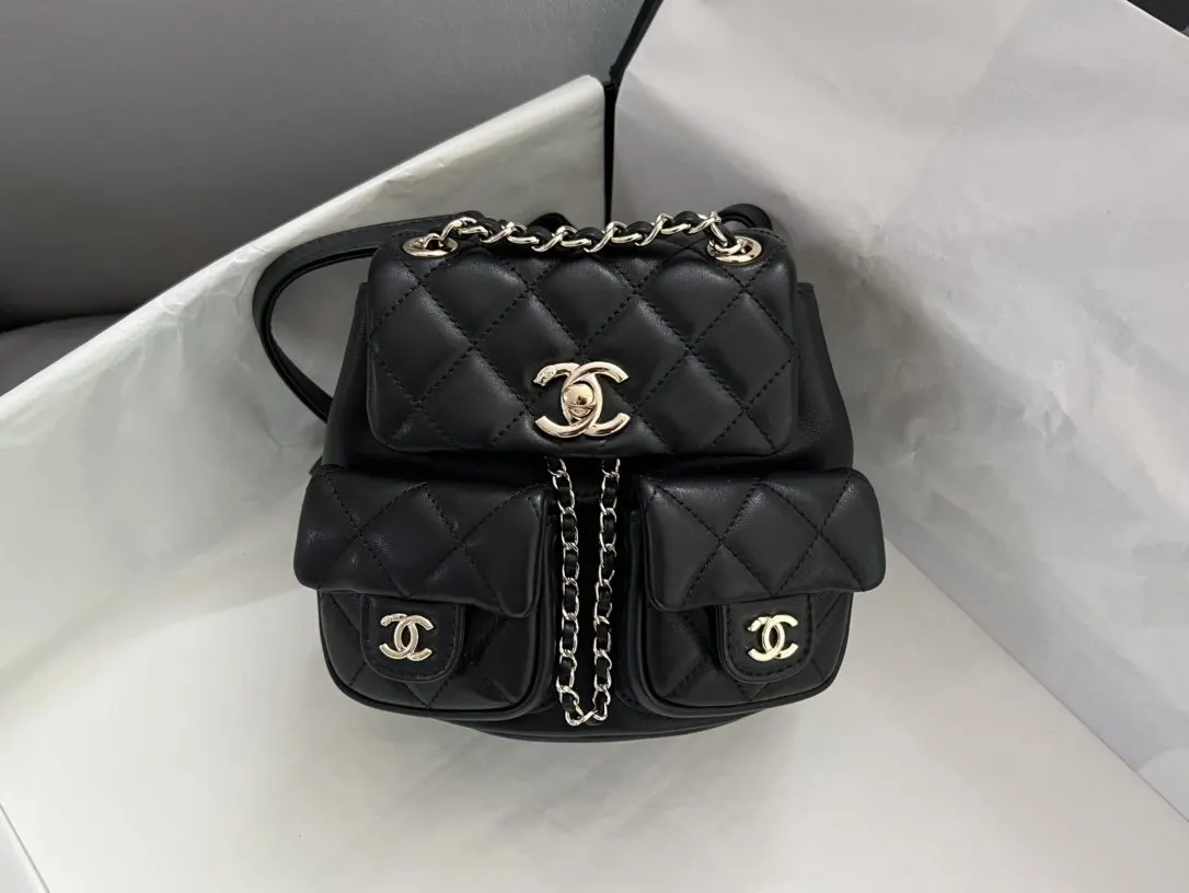 CHANEL 批 火爆的双背包 实物非常小 跟老款 雙肩包 实用雙肩款