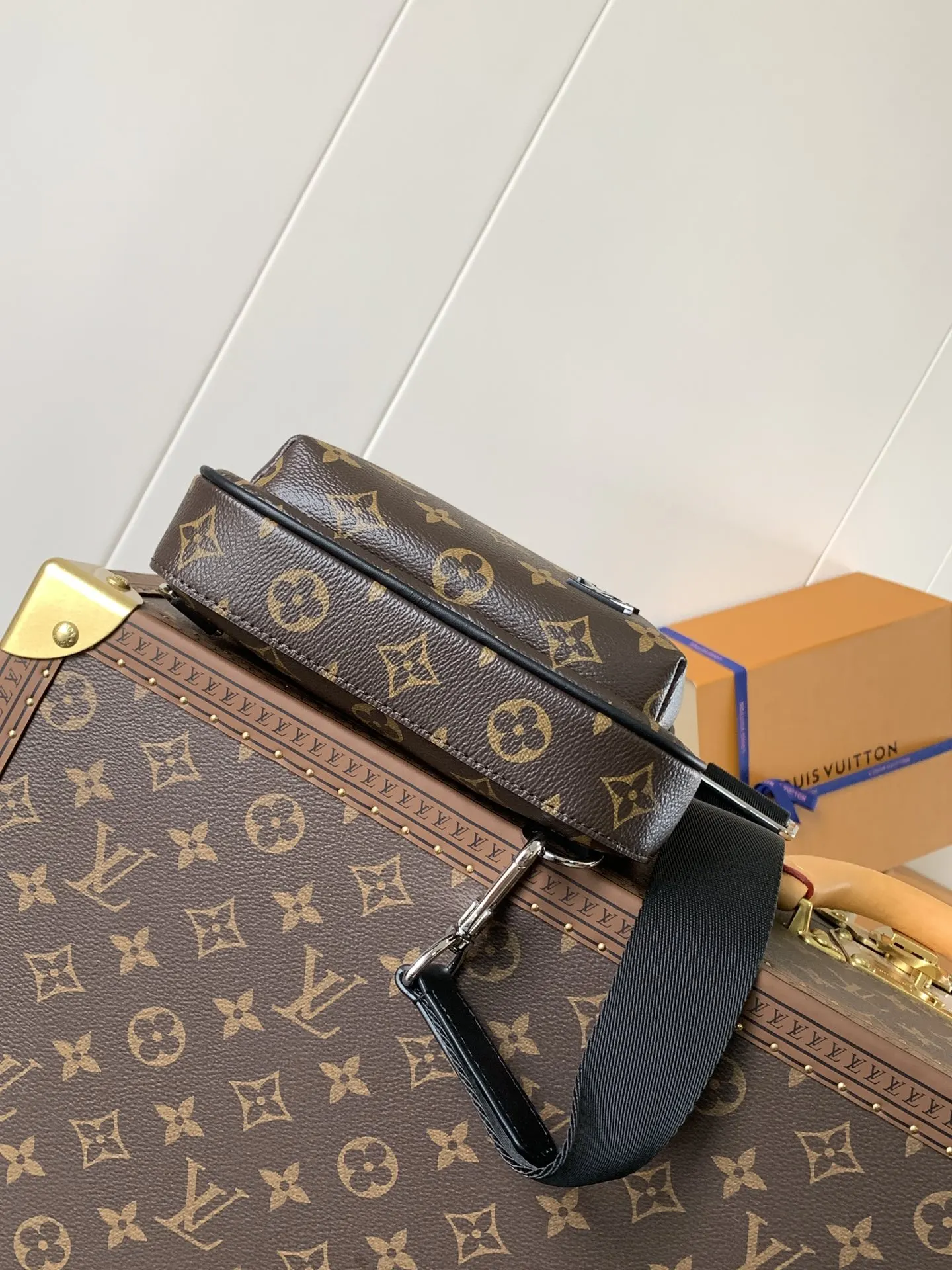 Louis Vuitton Monogram Shoulder Bag Leather
