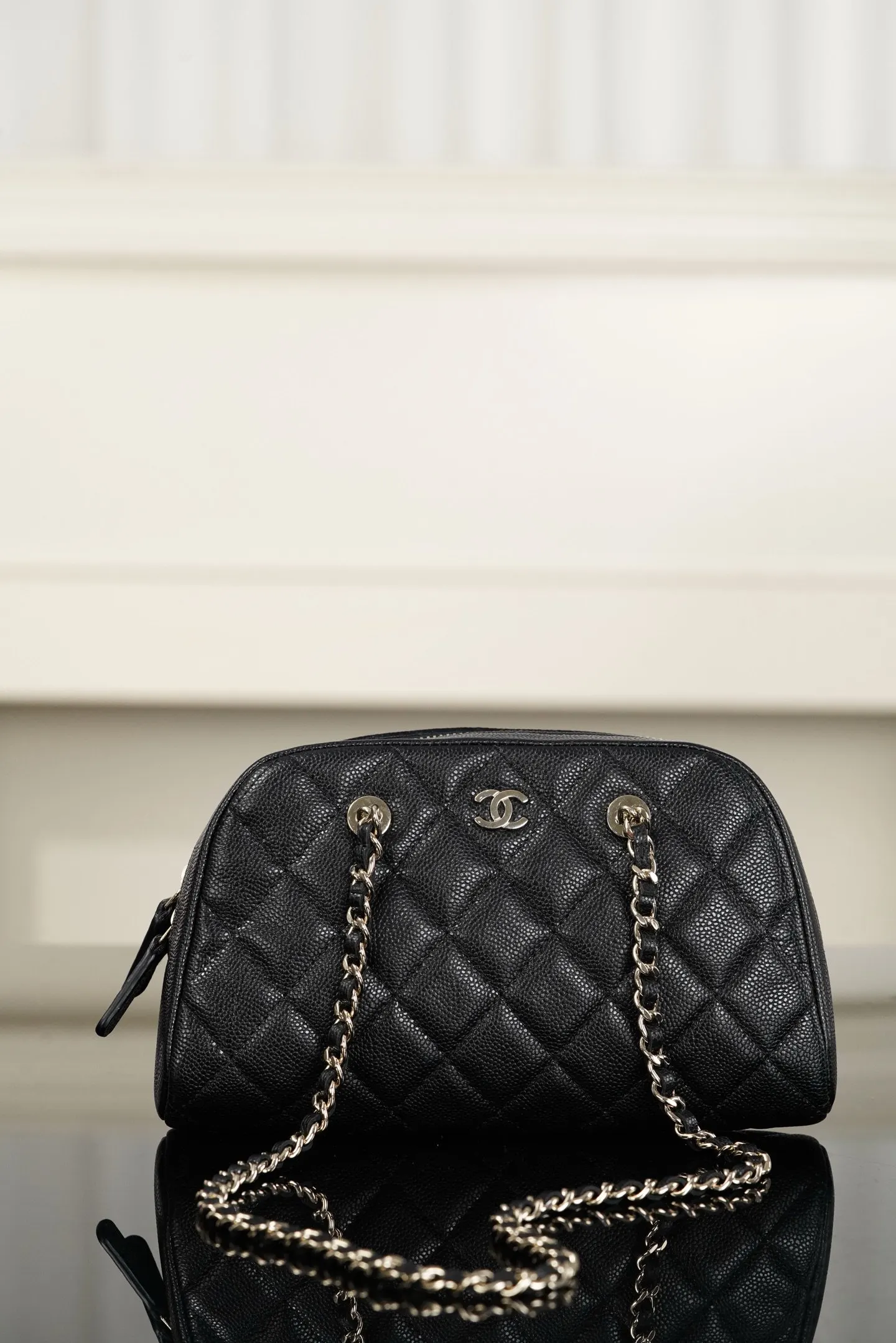 Black Gold Chain Bag Classic
