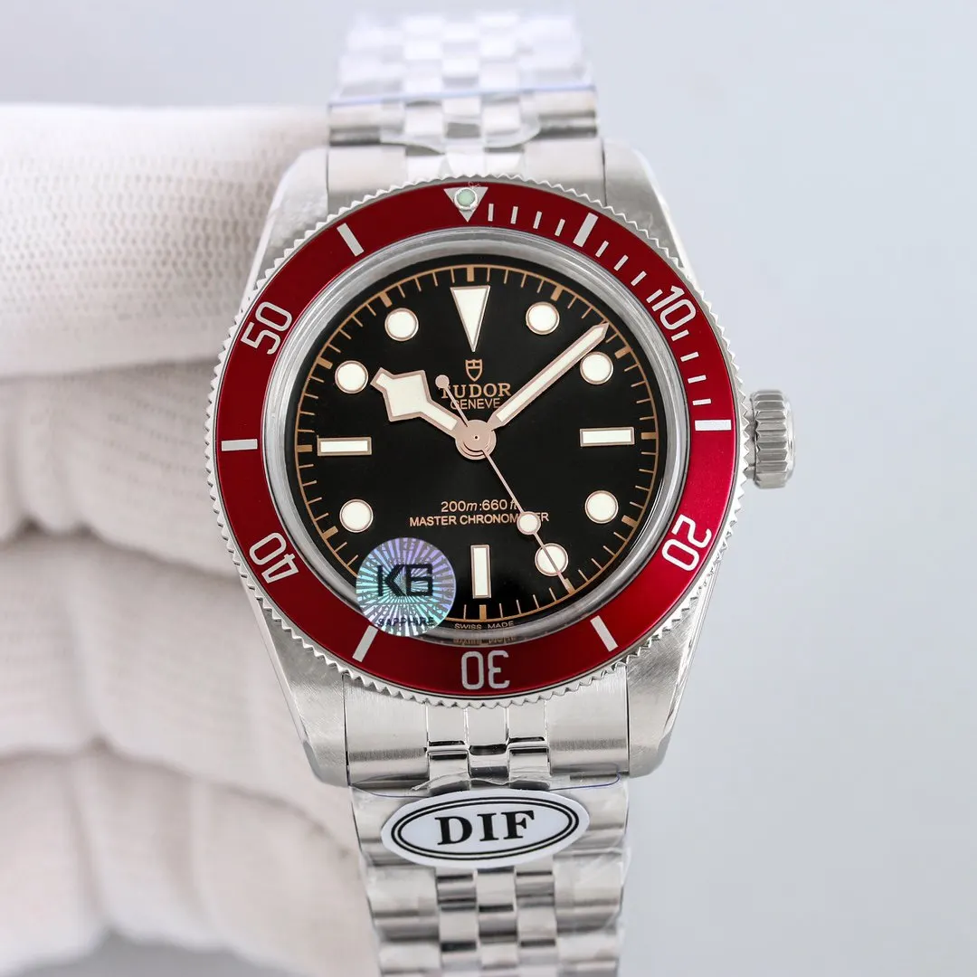 Tudor 紅色 大面积拉丝 进一步增强了休閒運動感 紅色鋁材质圈口 手錶 經典腕表款