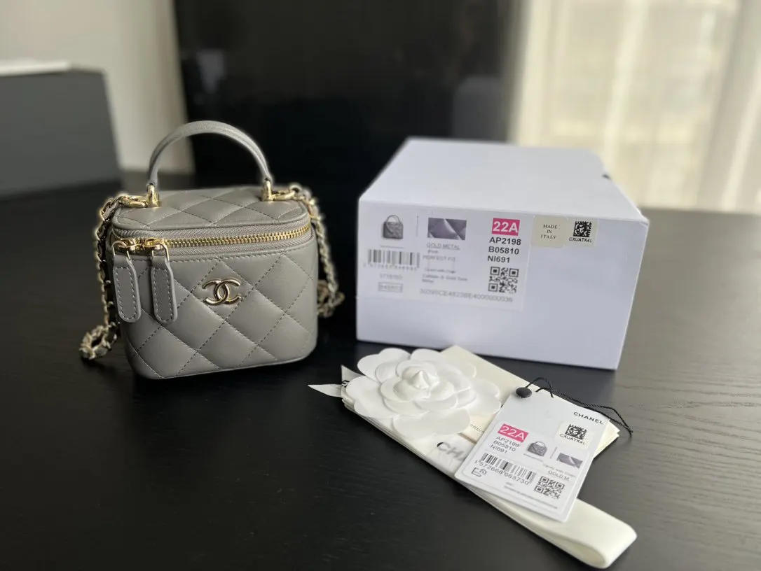 羊皮 新色 手提零錢包 绵羊皮 浅金五金 可手提斜挎 斜背包 輕便斜挎款