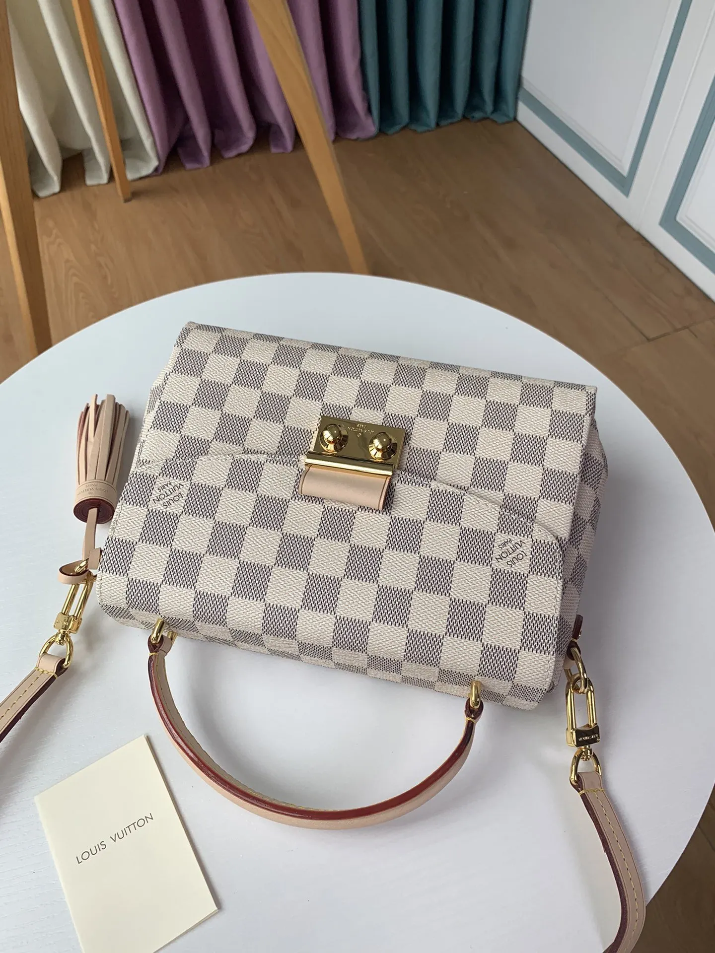 LV 品牌 精工之作 斜挎包 轻便斜挎款