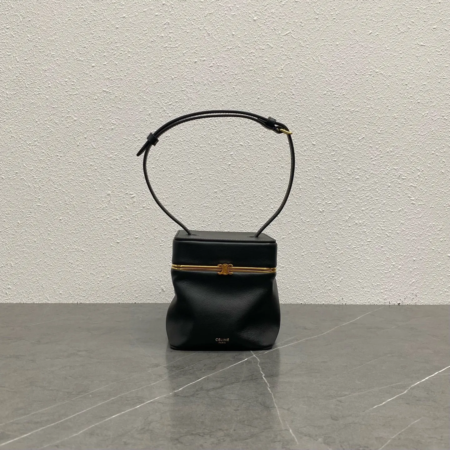 Celine Triomphe 黑色 金色 牛皮 單肩包 日常單肩背款
