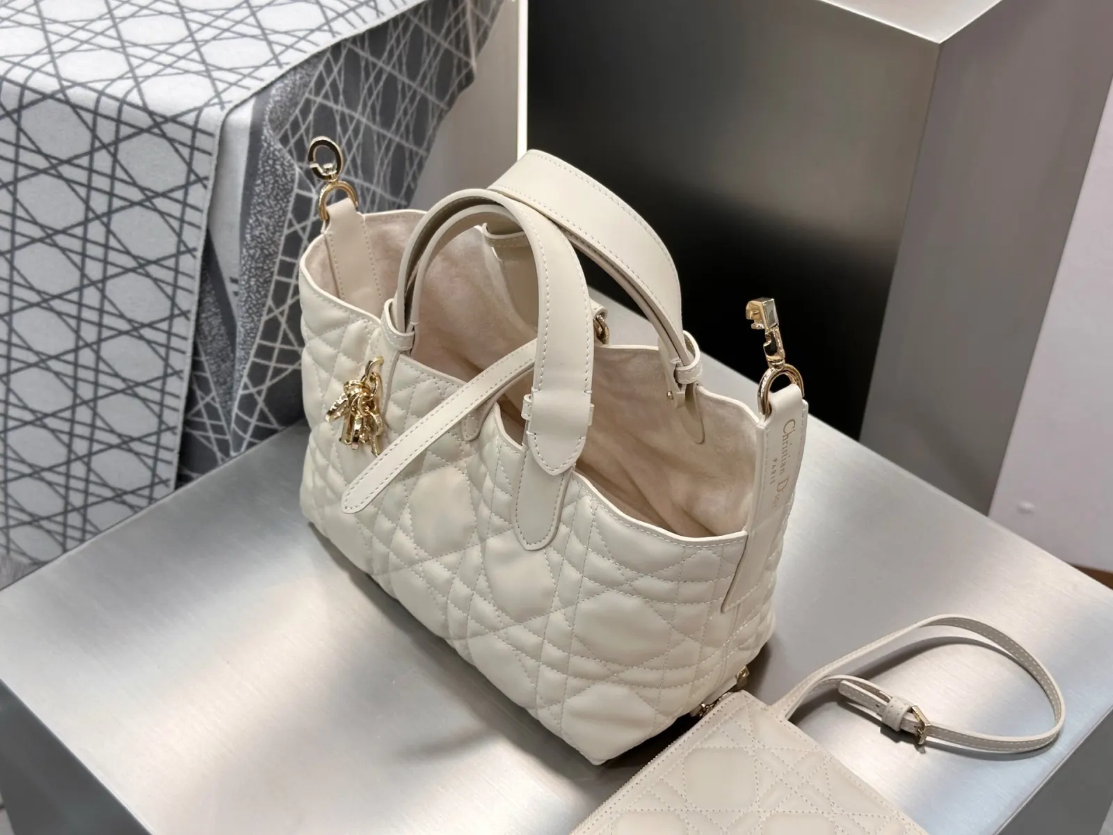 Beige Shoulder Bag Leather Image 9 Beige Shoulder Bag Leather Image 9