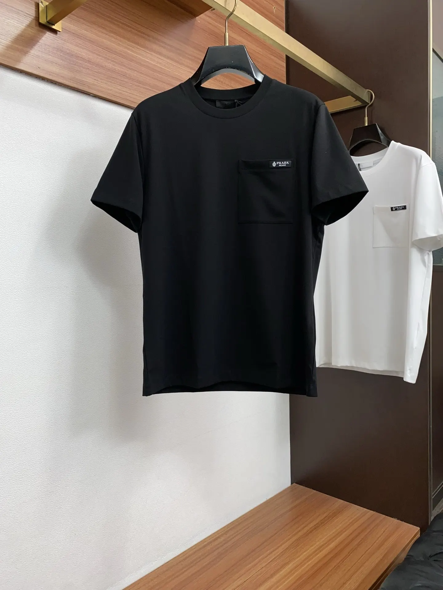 PRADA 棉质 Logo 短袖T恤 休閒百搭款
