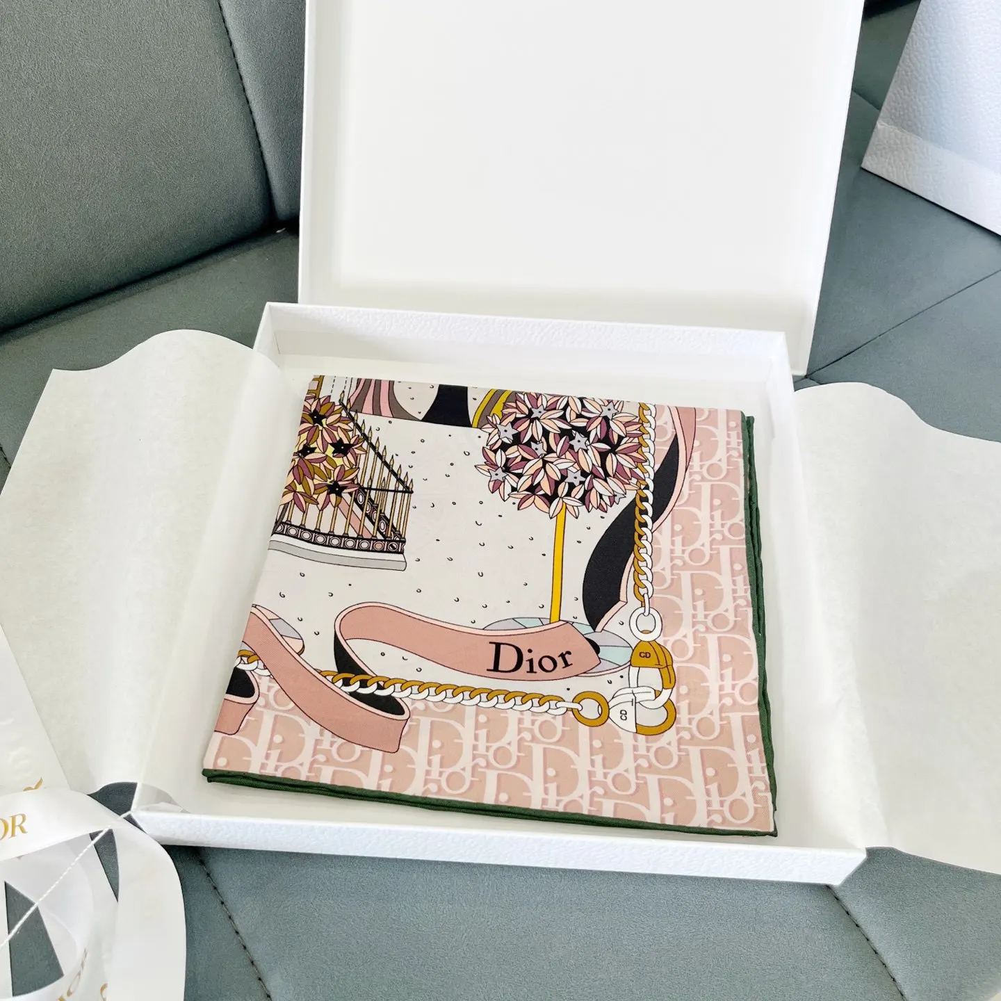 Dior 黑色 金色 粉色 老花 丝巾 优雅搭配