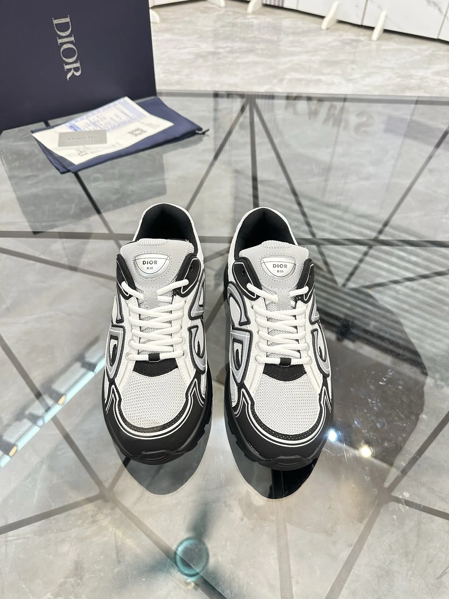 Dior 黑色牛皮運動鞋 鞋面细节款