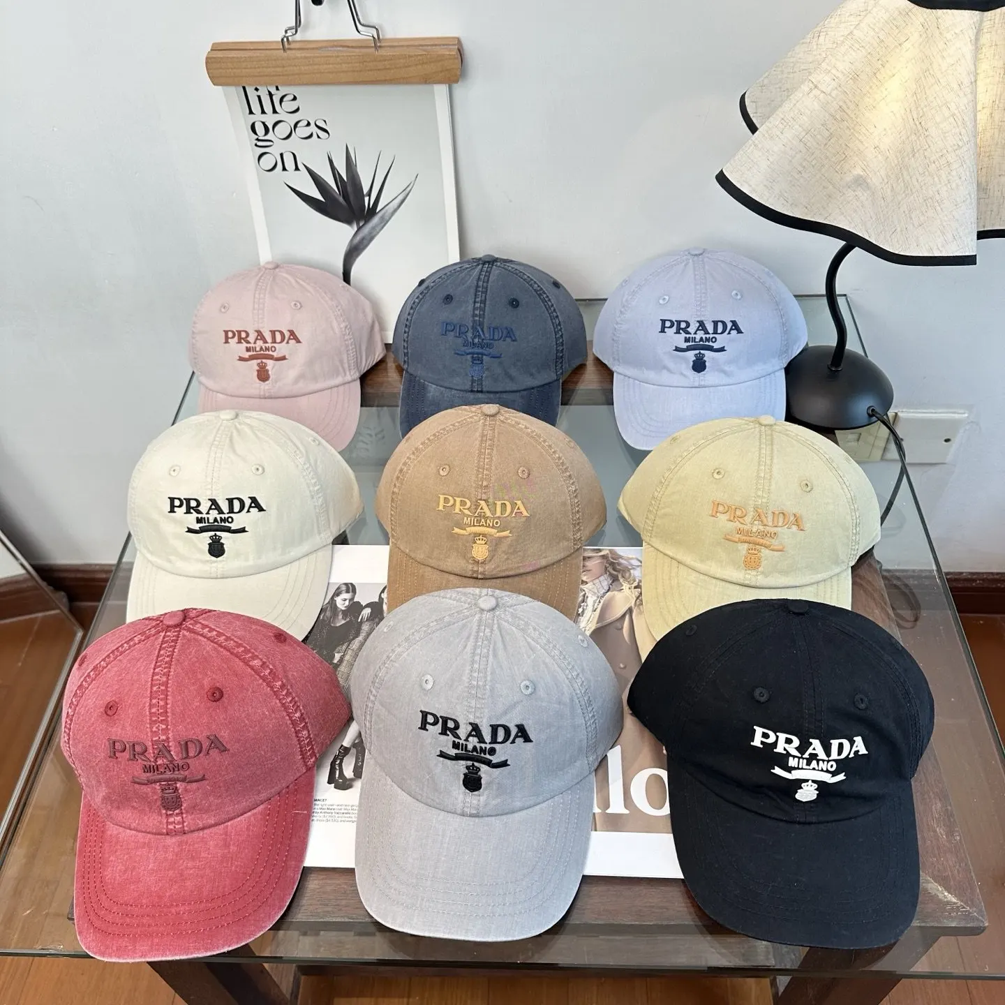 Prada 棒球帽 日常休闲款