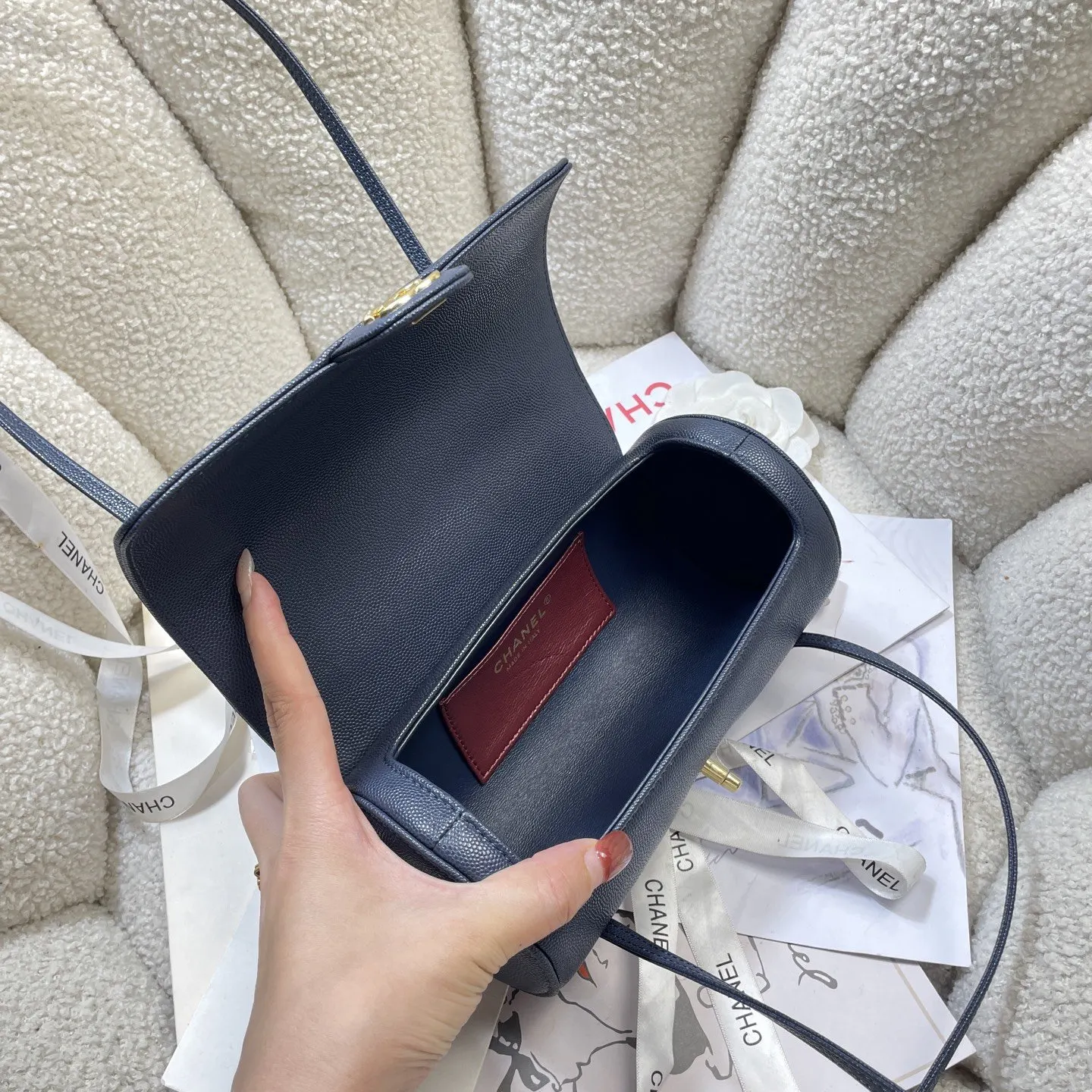 Crossbody Bag Lightweight Leather Image 9 Crossbody Bag Lightweight Leather Image 9