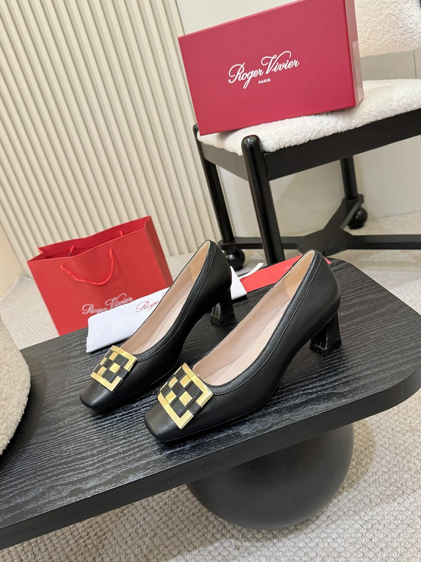 Roger Vivier 运动鞋 休闲百搭款 款04