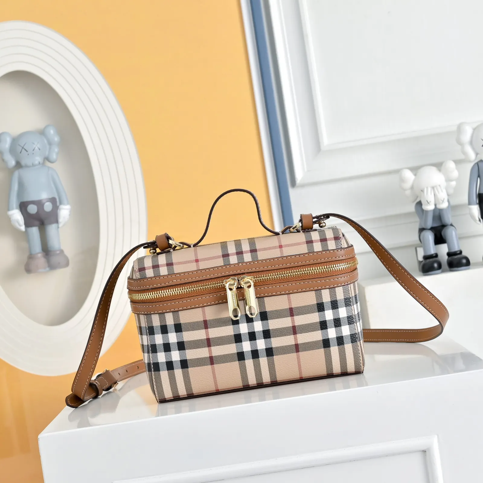 Burberry 米色 小牛皮 收纳包 旅行收纳款