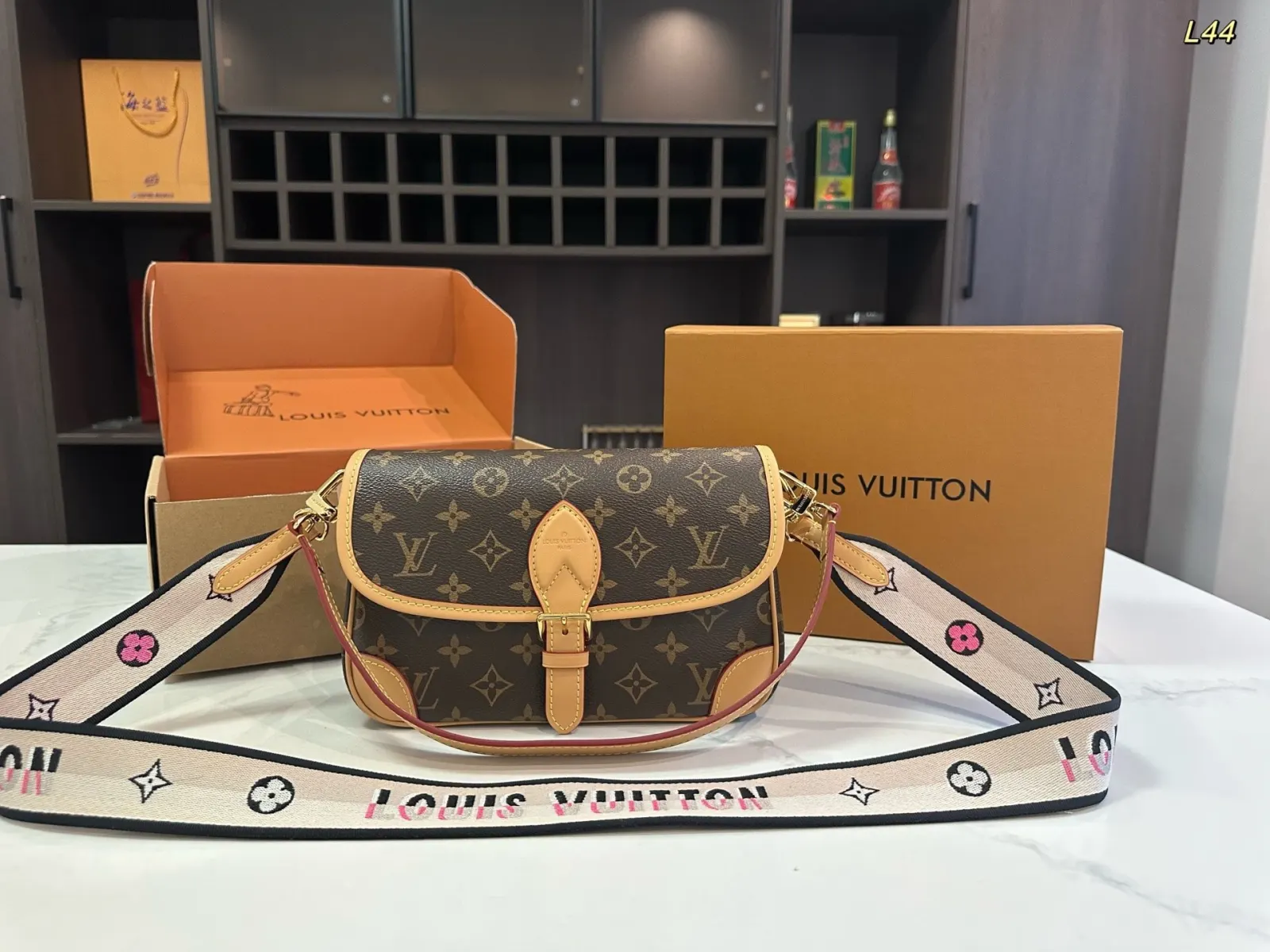 LV 双肩包 实用双肩款