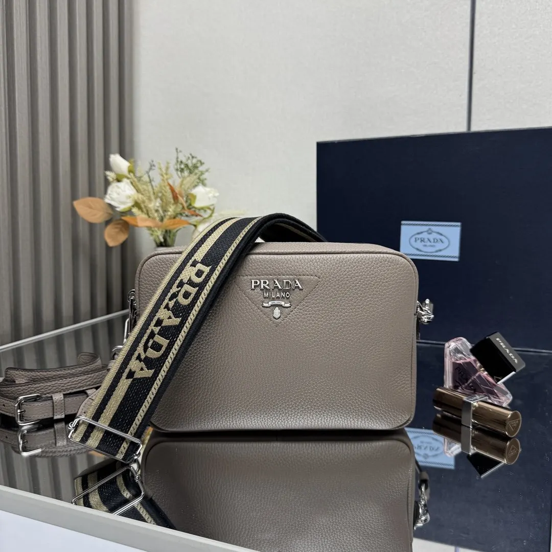 PRADA 鹿皮 牛皮 雙肩背包 輕便实用款