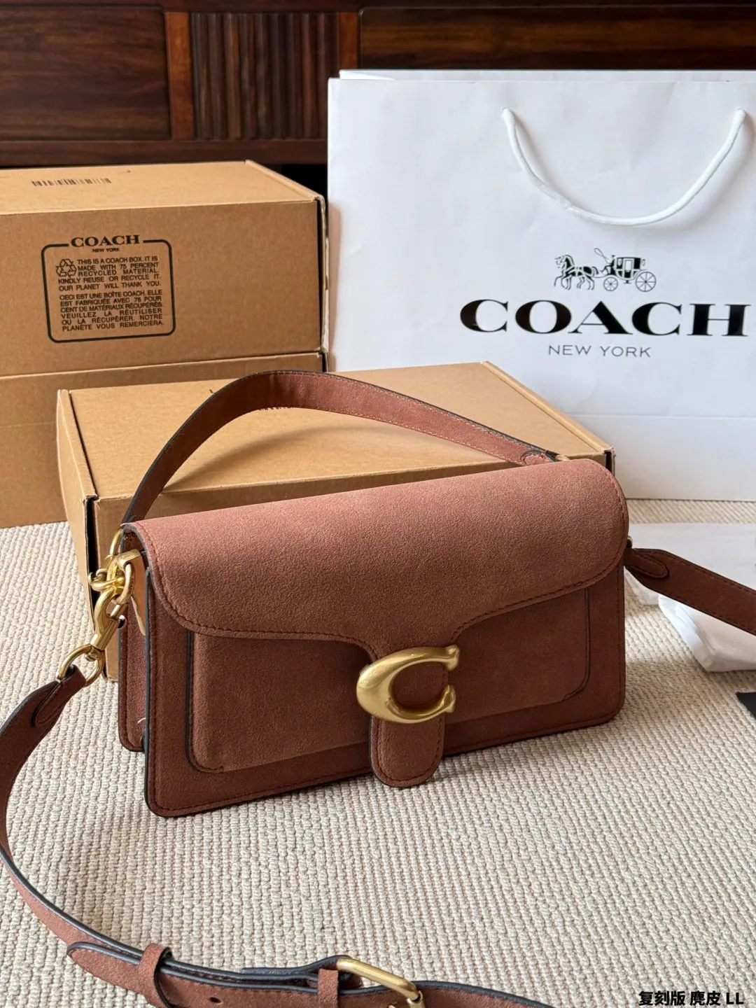 Coach 銀色 牛皮 Tabby 收納包 旅行收納款