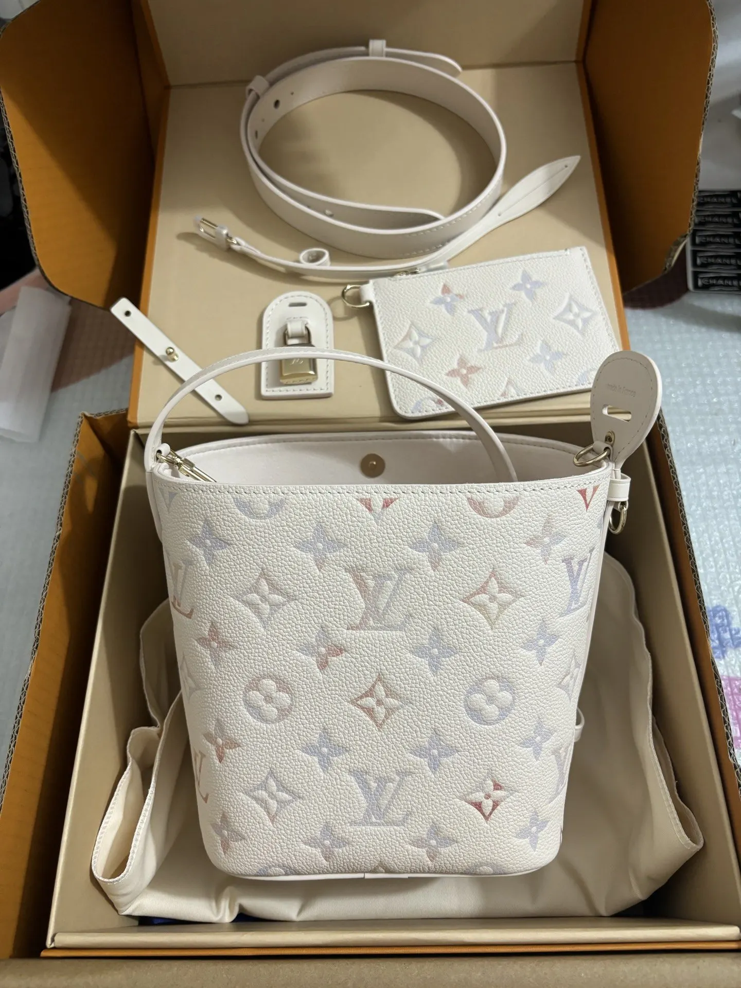 白色 水桶包 休閒水桶款