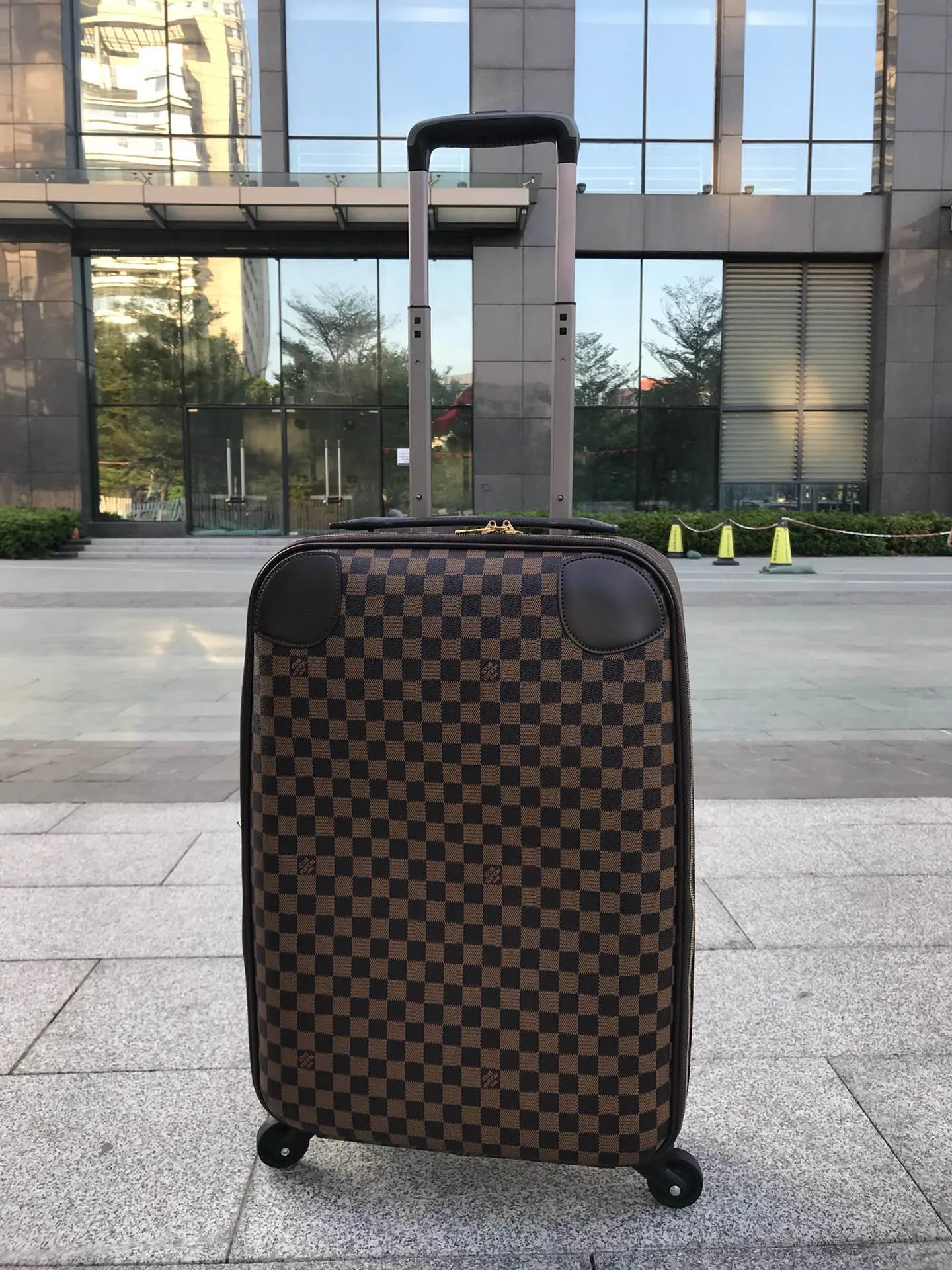 LV 帆布 超耐磨损万向轮 灵活出行 加厚全鋁合金 化妝包 便携收納款