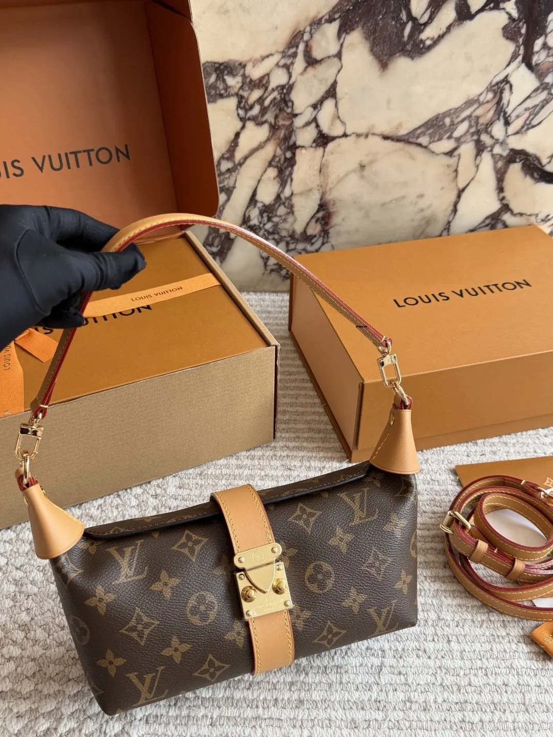 LV 粉色 牛仔 丹宁 盒 Pochette Mia 丹宁元宝包 雙肩包 实用雙肩款