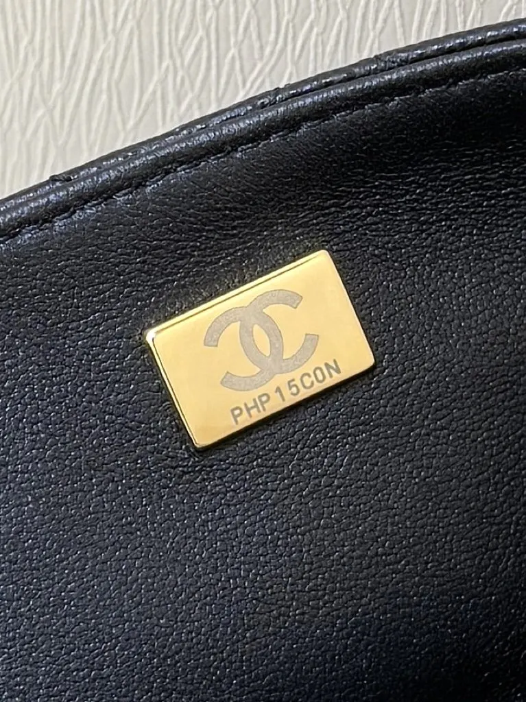 Crossbody Bag Lightweight Leather Image 9 Crossbody Bag Lightweight Leather Image 9