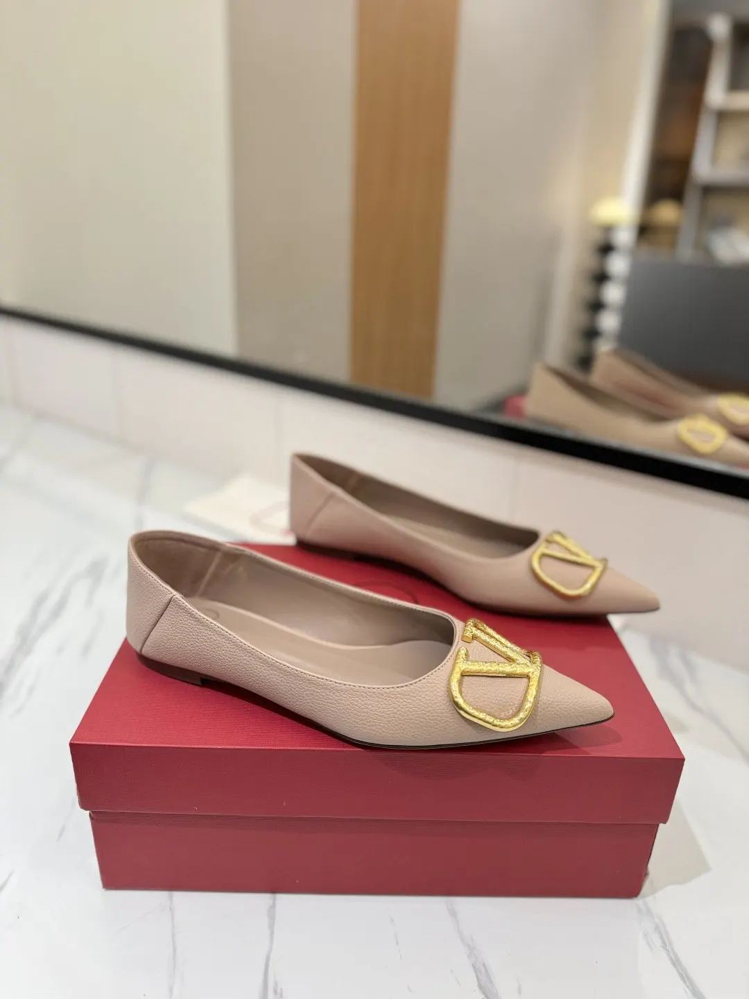 Valentino 金色 平底鞋 通勤约会款