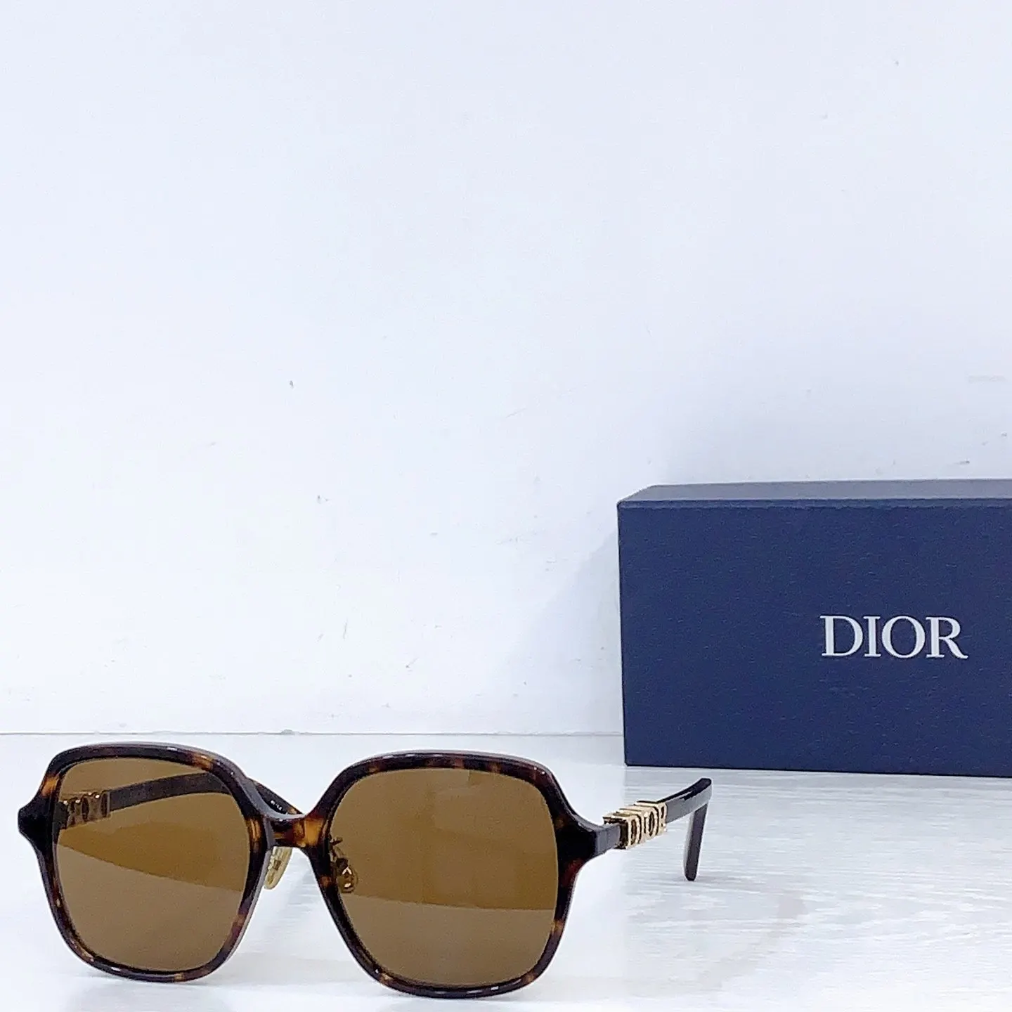 Dior 棕色漸變太陽鏡 復古遮陽款