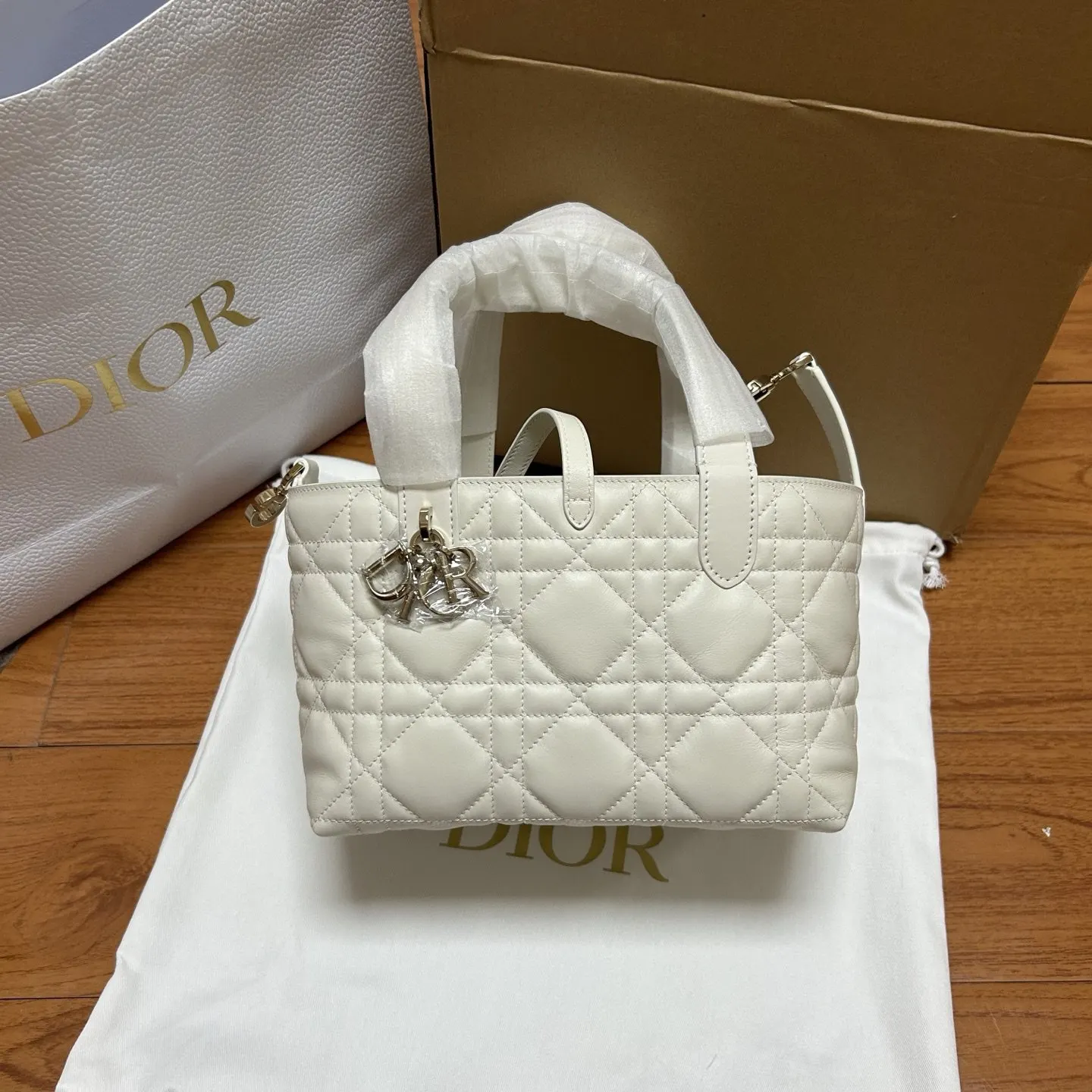 White Bucket Bag Casual