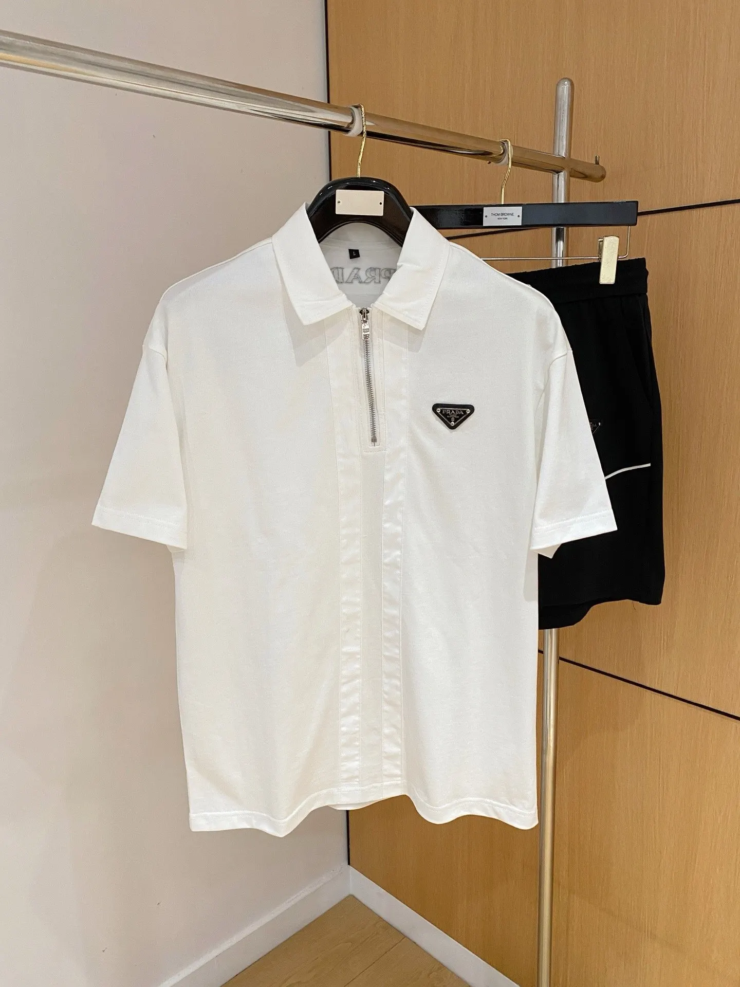 PRADA 短袖T恤 休閒百搭款