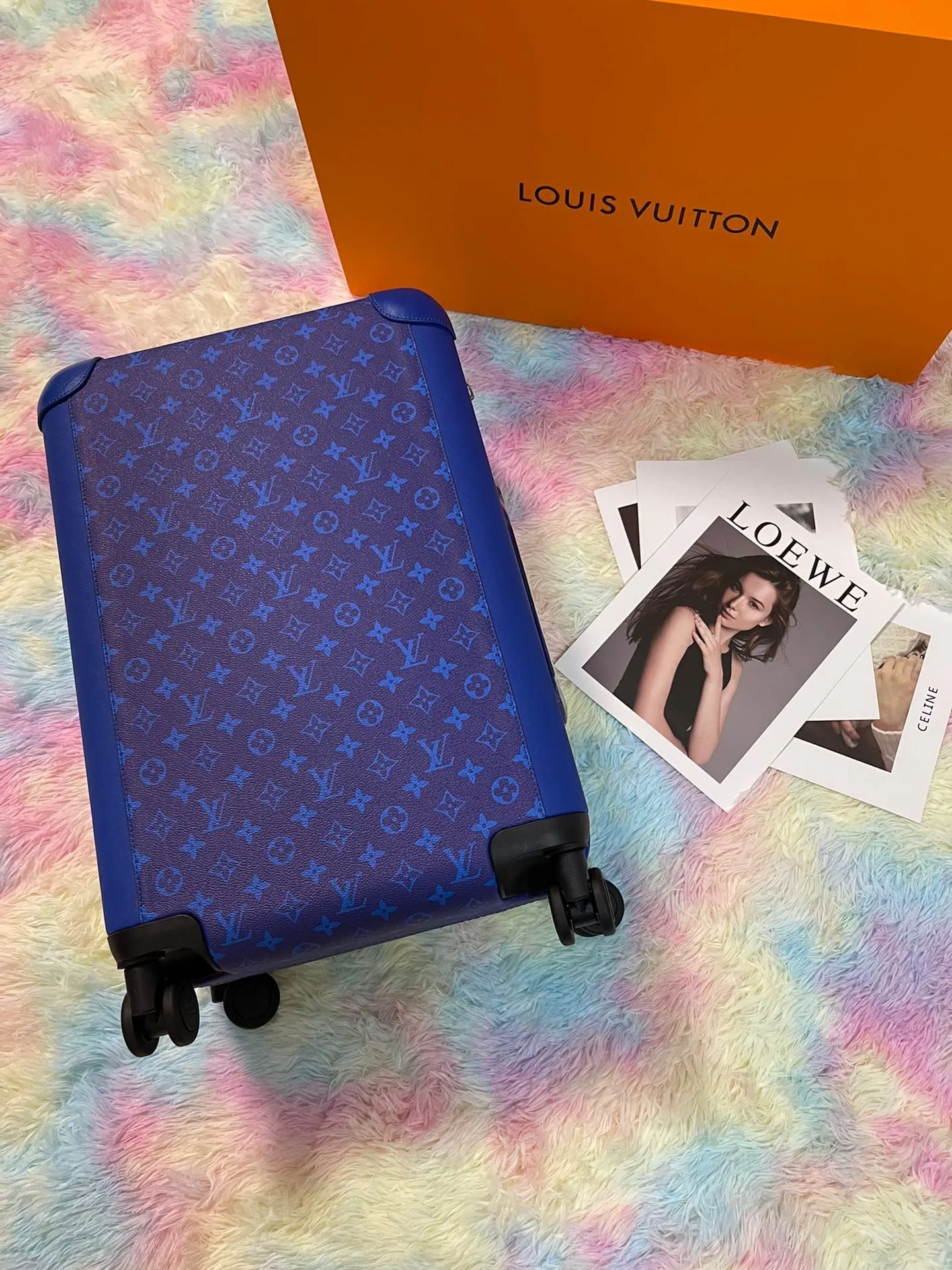 LV 银色 帆布 工业设计行业翘楚 Marc Newson 为 行李箱 旅行拉杆款 轻便出行款