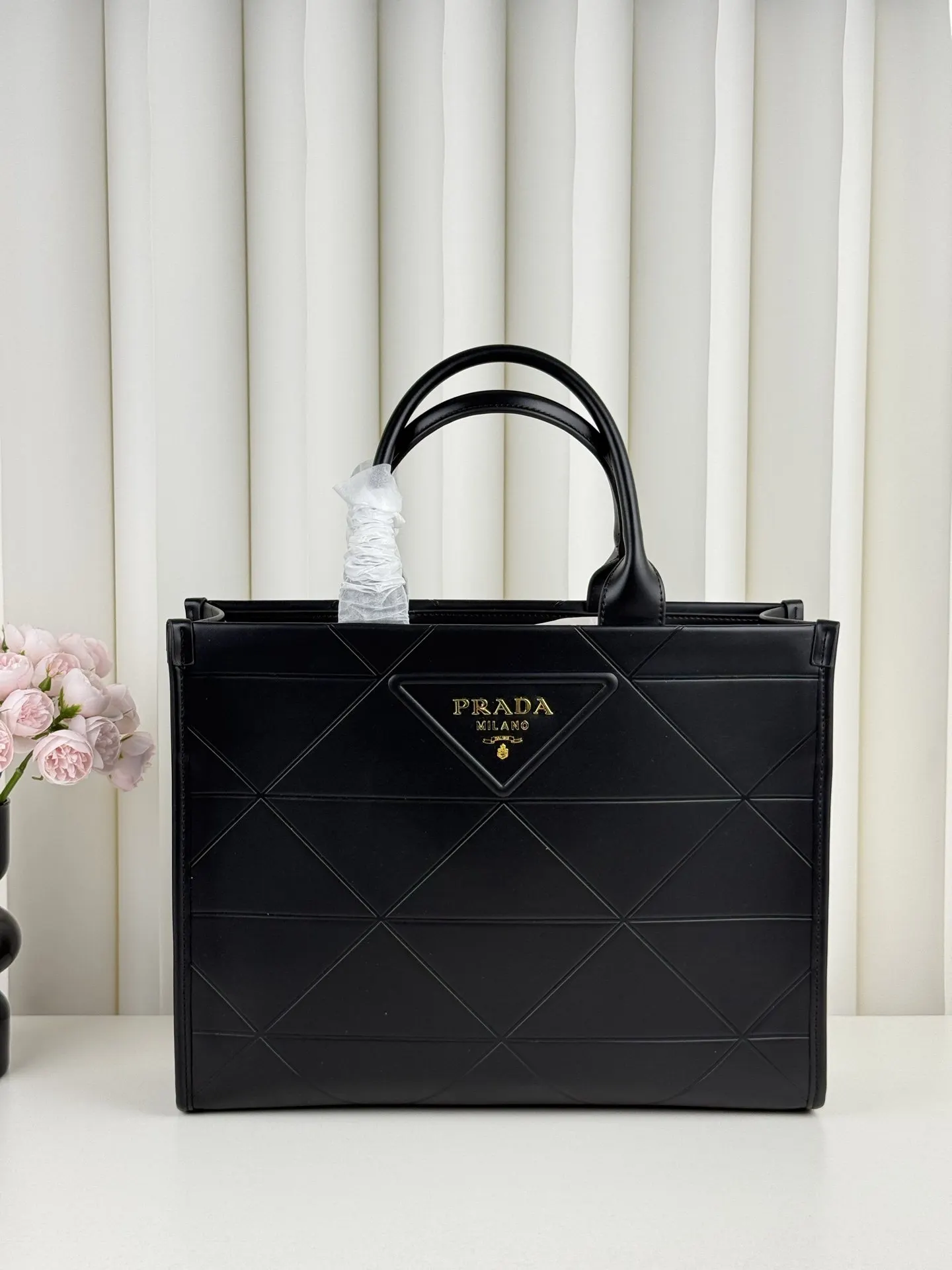 PRADA 浮雕字母 牛皮 三角标 托特包 通勤百搭款