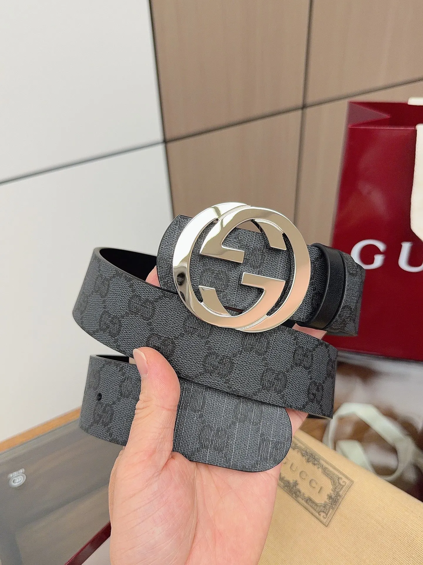 Gucci double G buckle cowhide belt