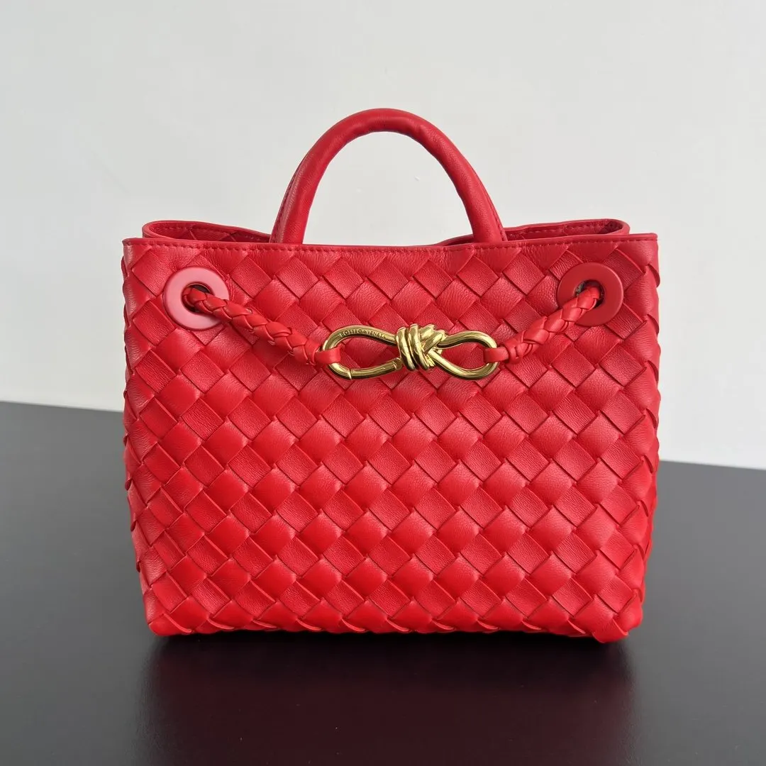 Bottega Veneta 金色 羊皮 斜背包 輕便斜挎款