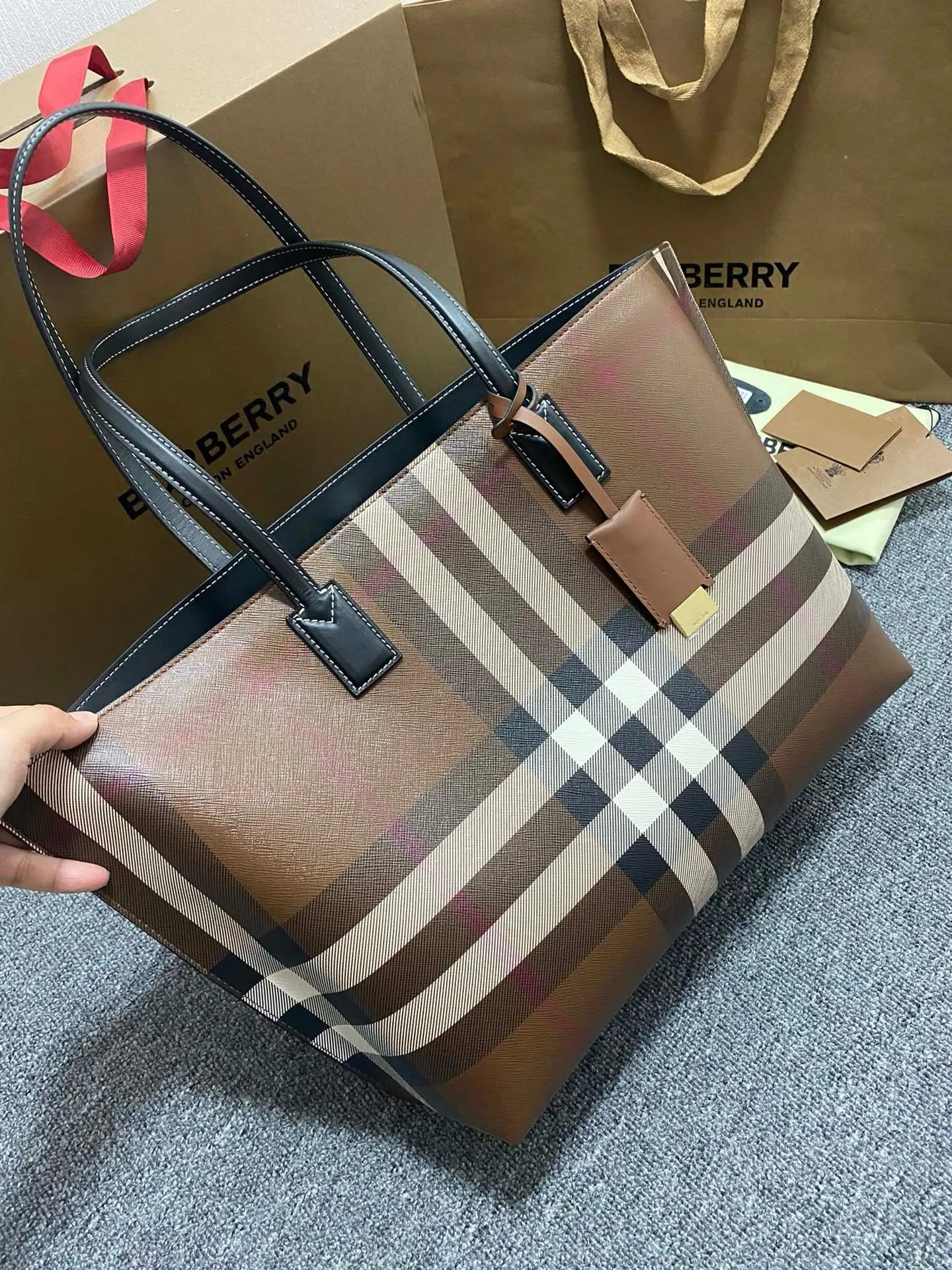 帆布 BUR主推桦木棕格纹托特包 装饰标志性格纹图案 搭 大容量托特款