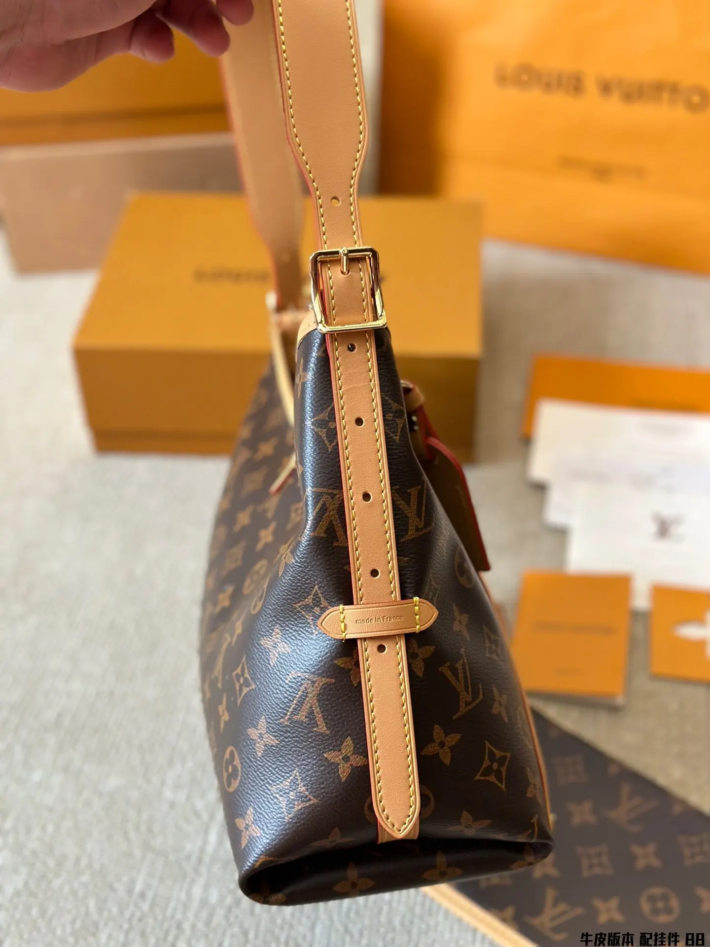 Neverfull 牛皮 斜挎包 轻便斜挎款