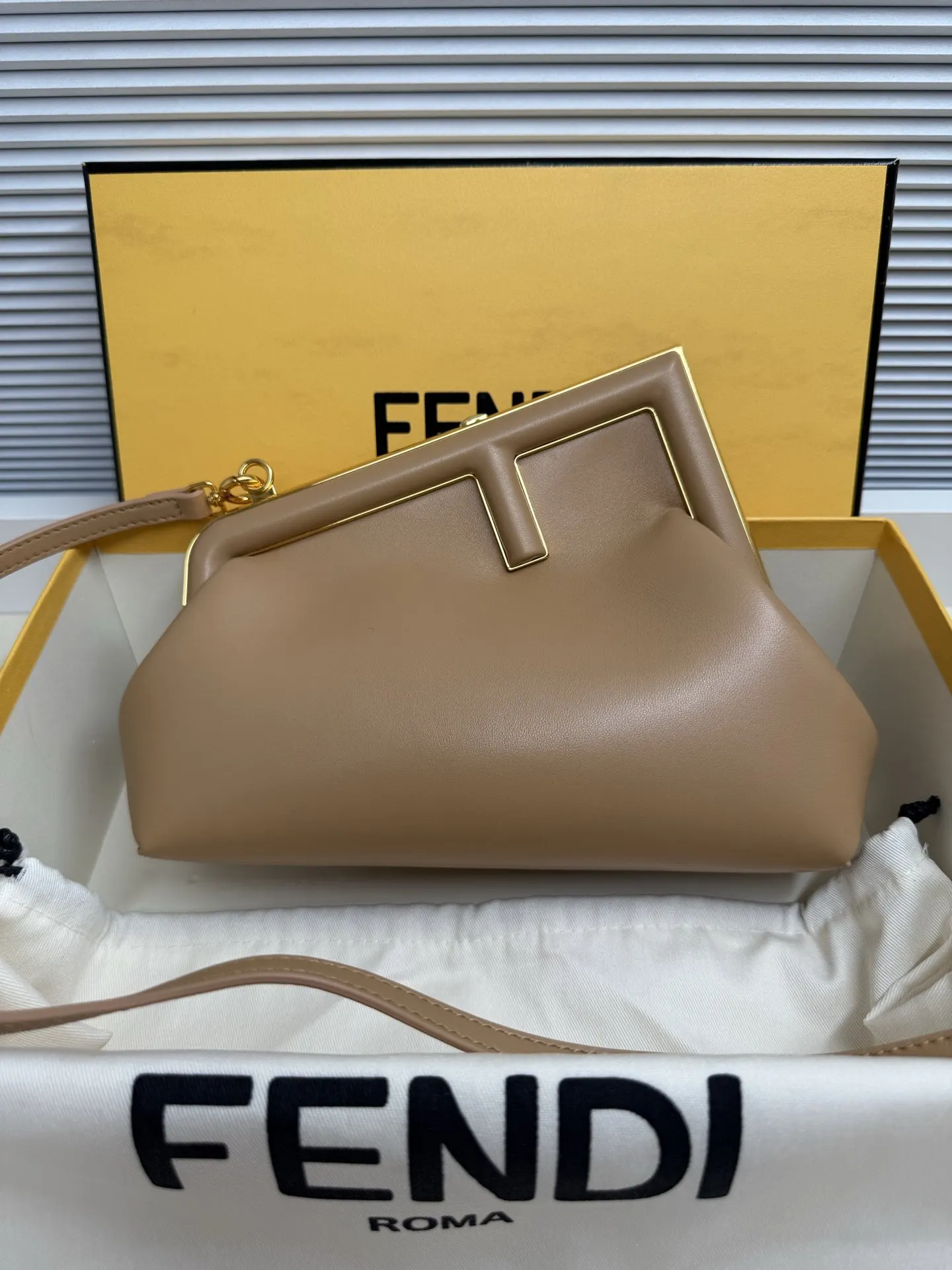 Fendi 粉色 金色 羊皮 手拿包 精致手拿款