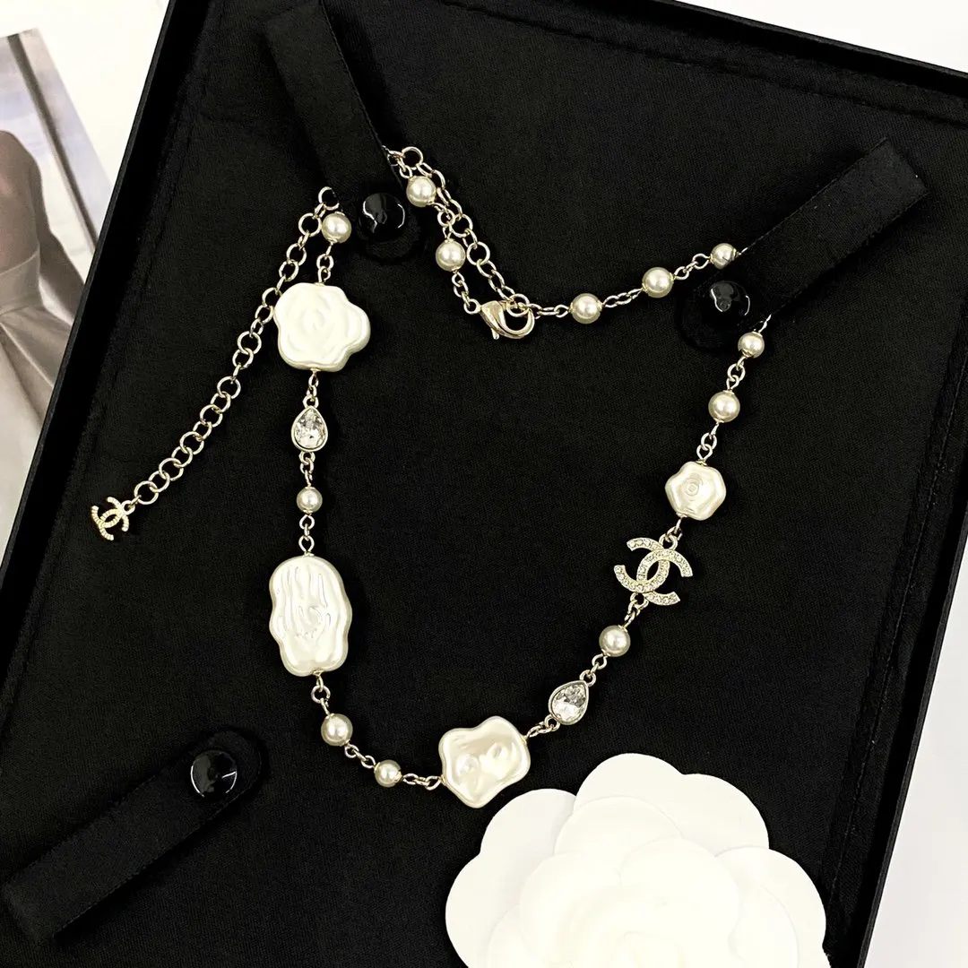 Chanel 珍珠 双C 满钻 贝母 项链 精致锁骨链