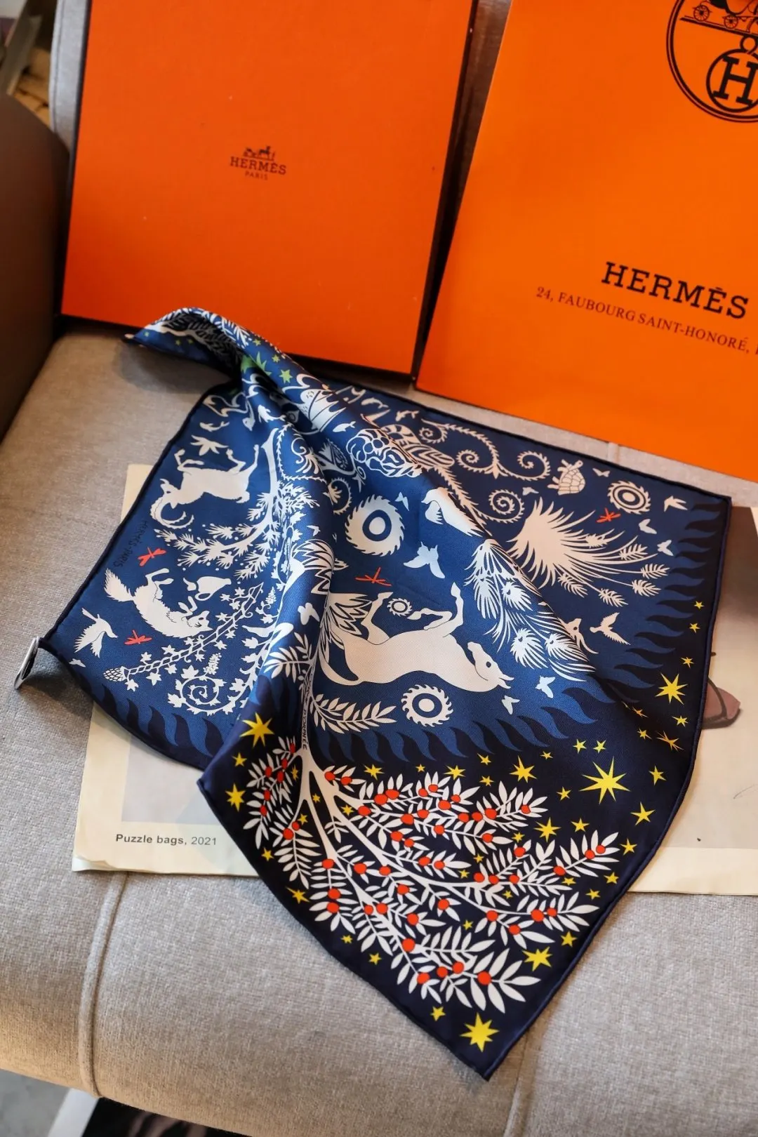 Hermes 奶白 丝巾 精致配飾款