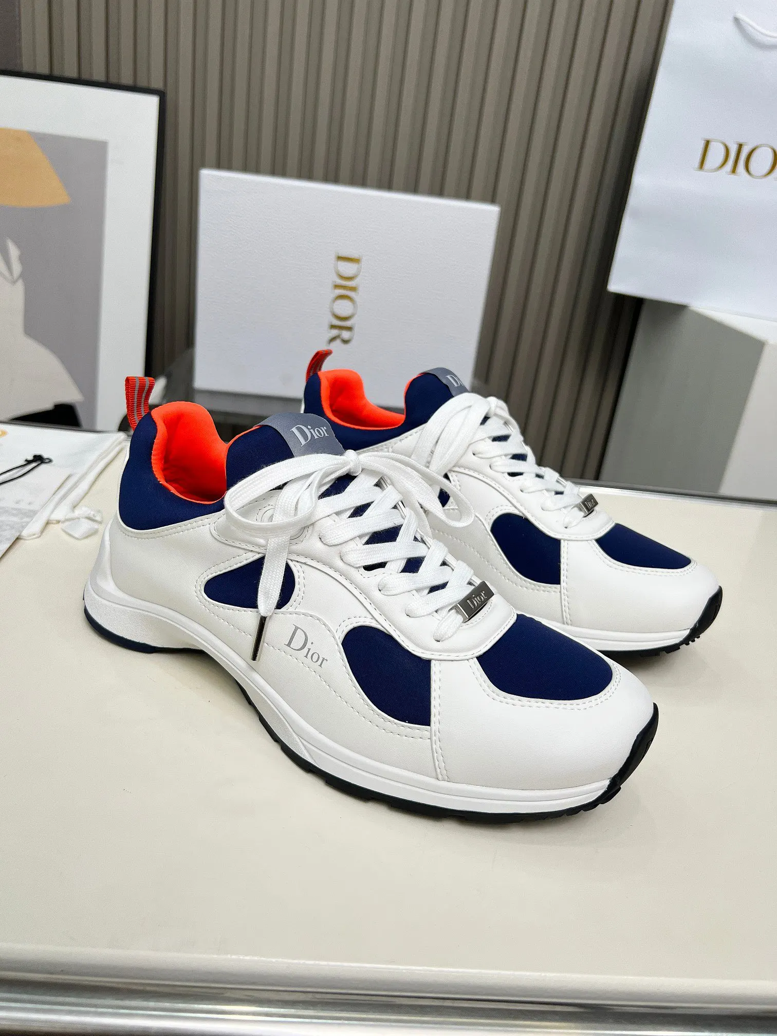 Dior 皮革運動鞋 舒適百搭款