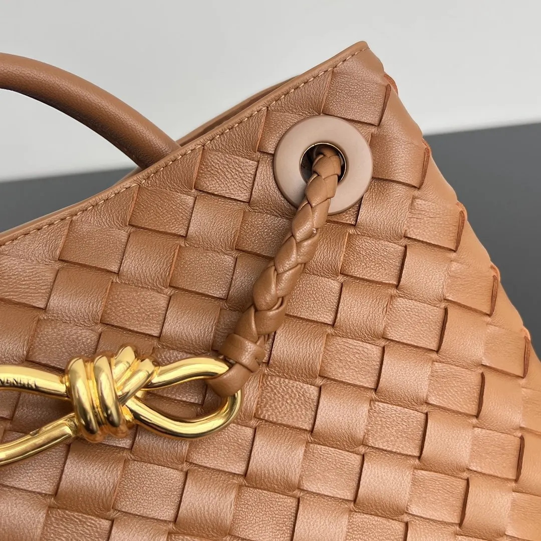 Bottega Veneta 金色 羊皮 斜挎包 轻便斜挎款