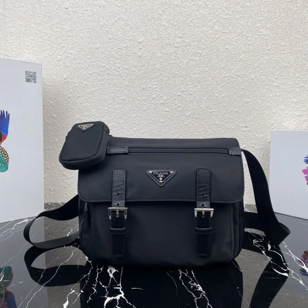 Prada 尼龍 斜背包 輕便斜挎款