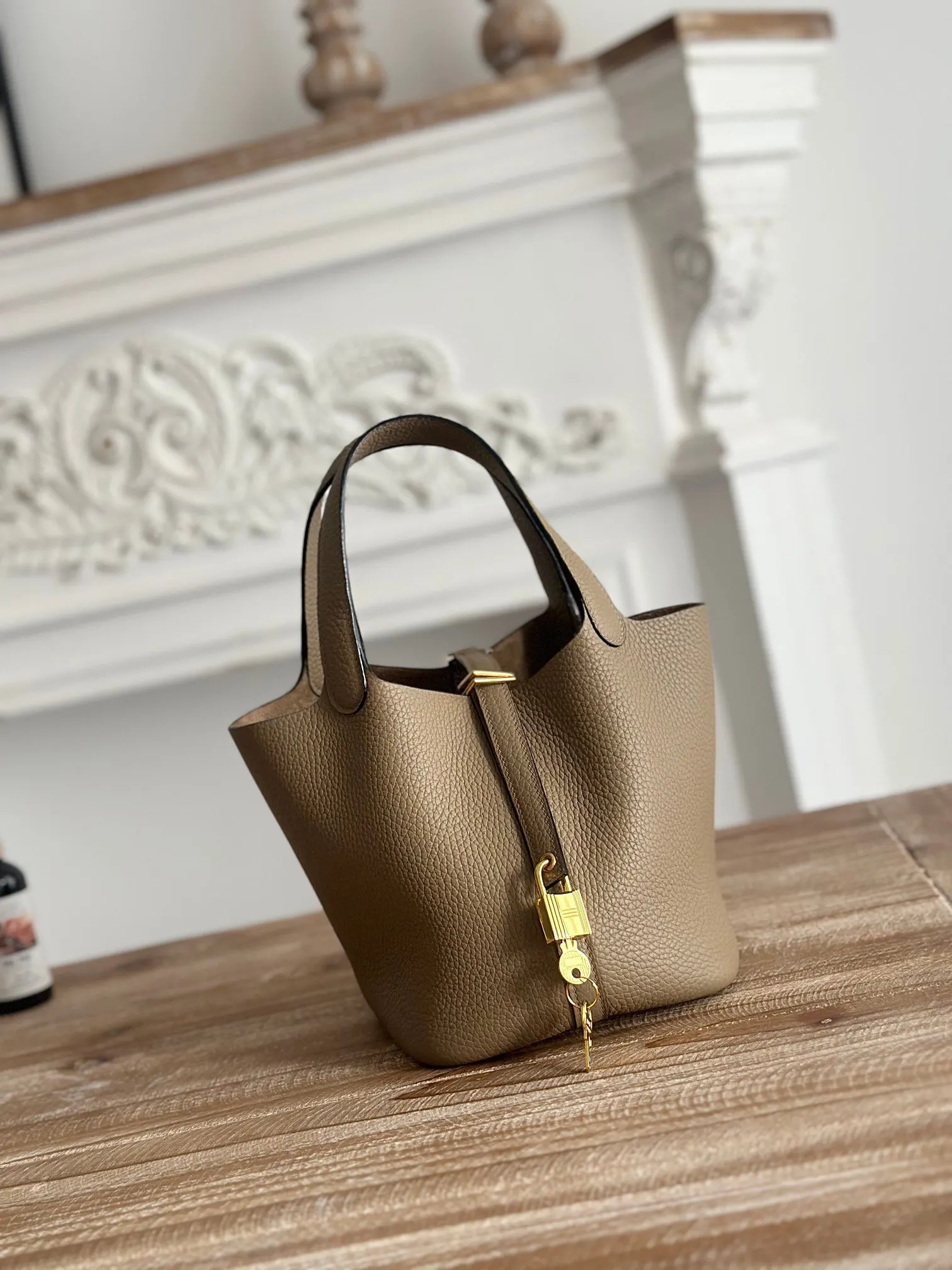 Hermes 阿尔法米色 牛皮 手提包 18cm 經典款